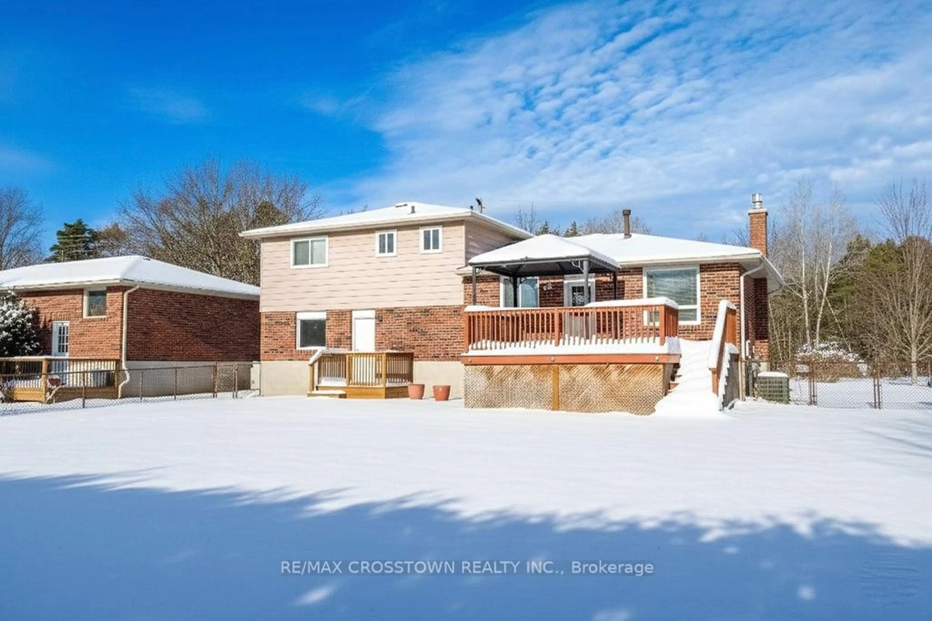 A pic from outside/outdoor area/front of a property/back of a property/a pic from drone, street for 169 Oriole Dr, East Gwillimbury Ontario L9N 1G9