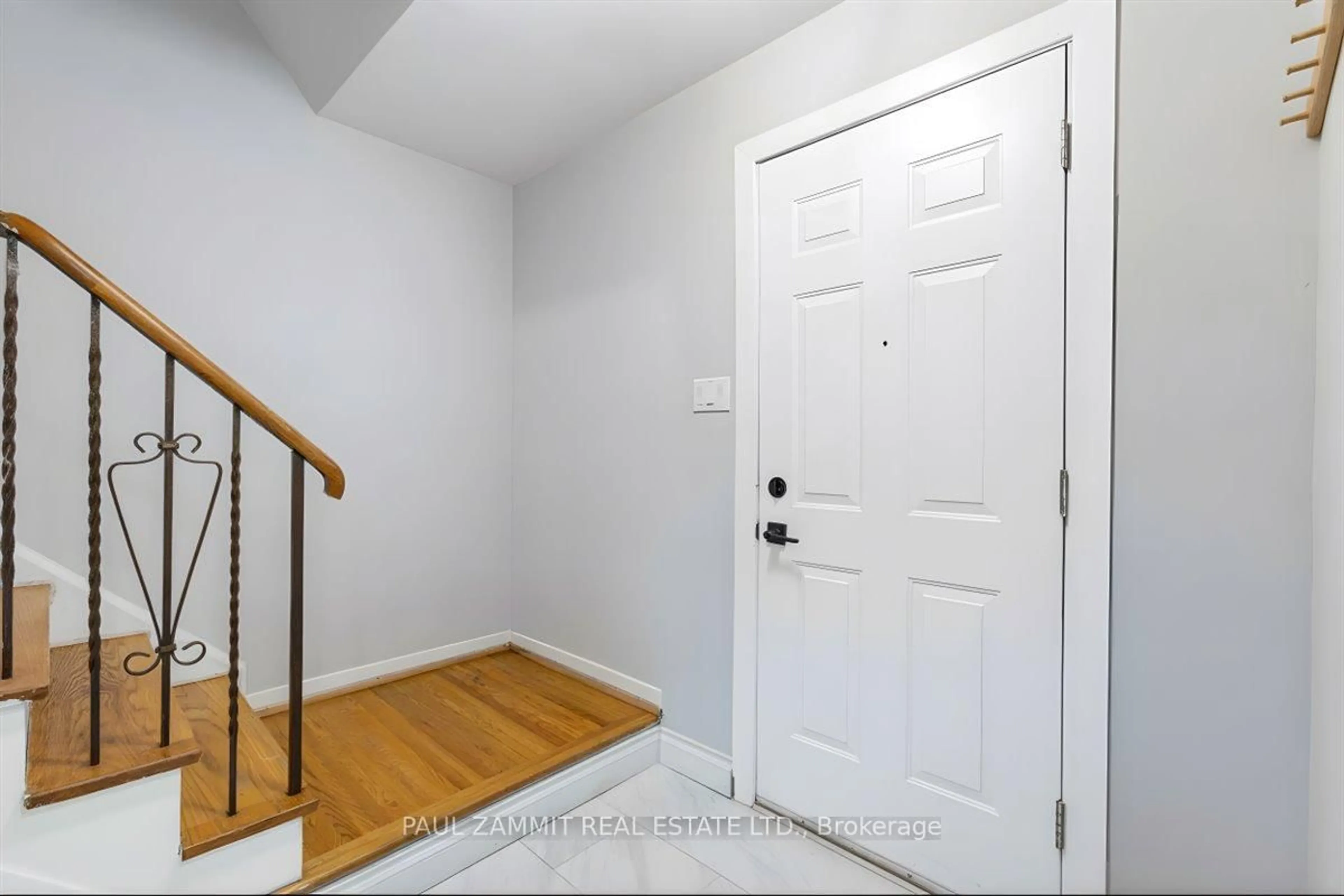 Indoor entryway for 148 Doncaster Ave, Markham Ontario L3T 1L3
