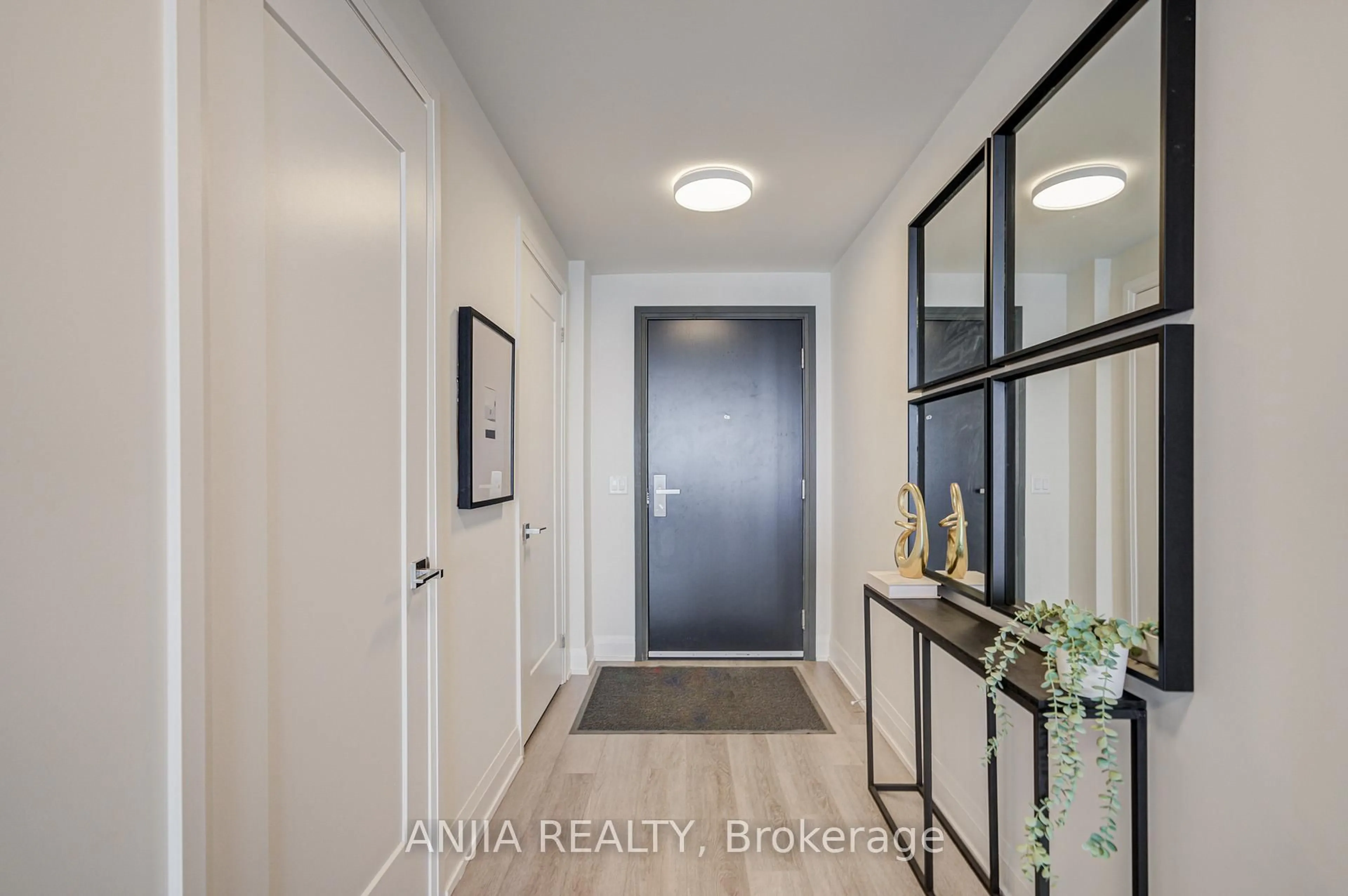 Indoor entryway for 18 Water Walk Dr #2907, Markham Ontario L3R 6L5