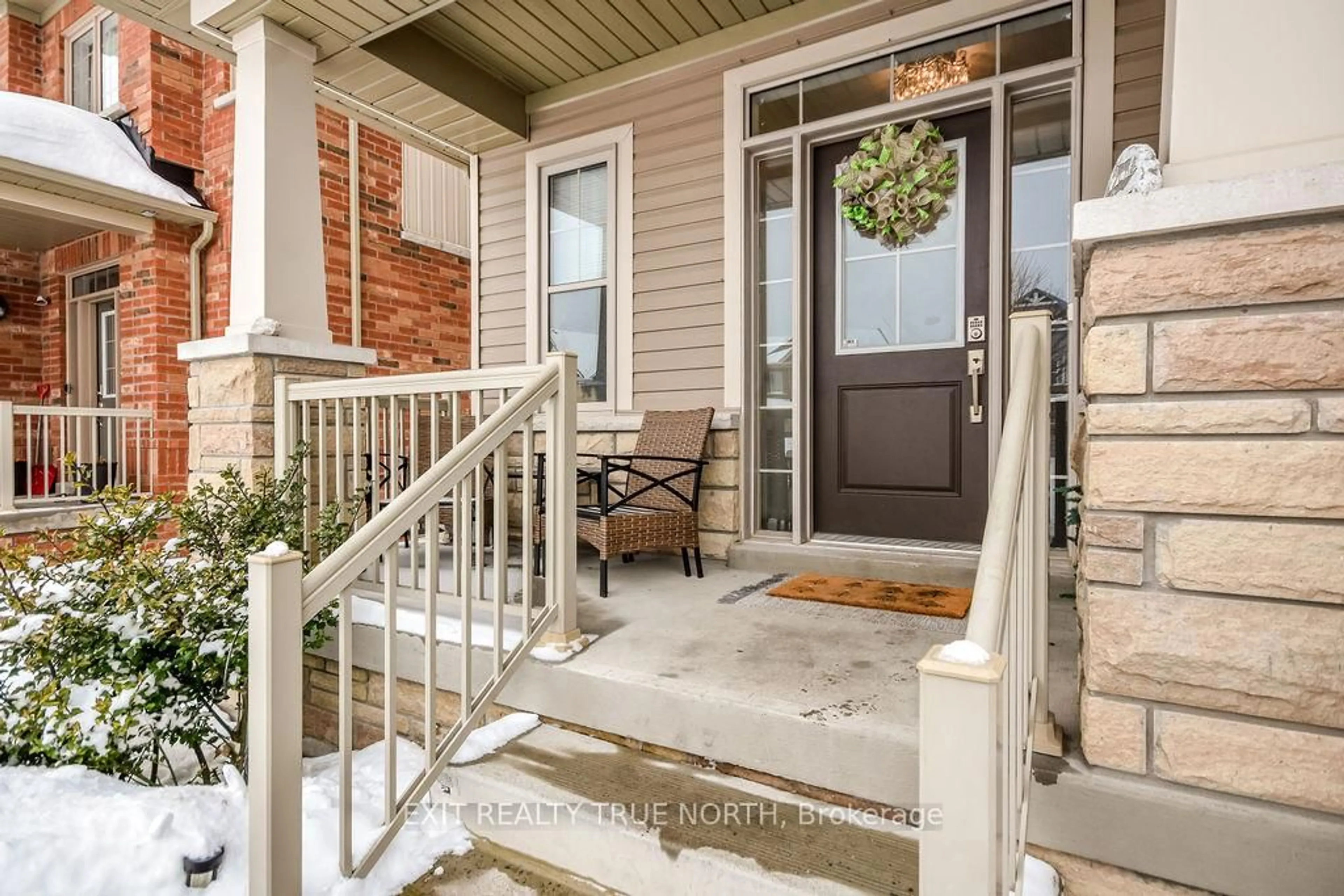 Indoor entryway for 33 Battalion Dr, Essa Ontario L3W 0B3