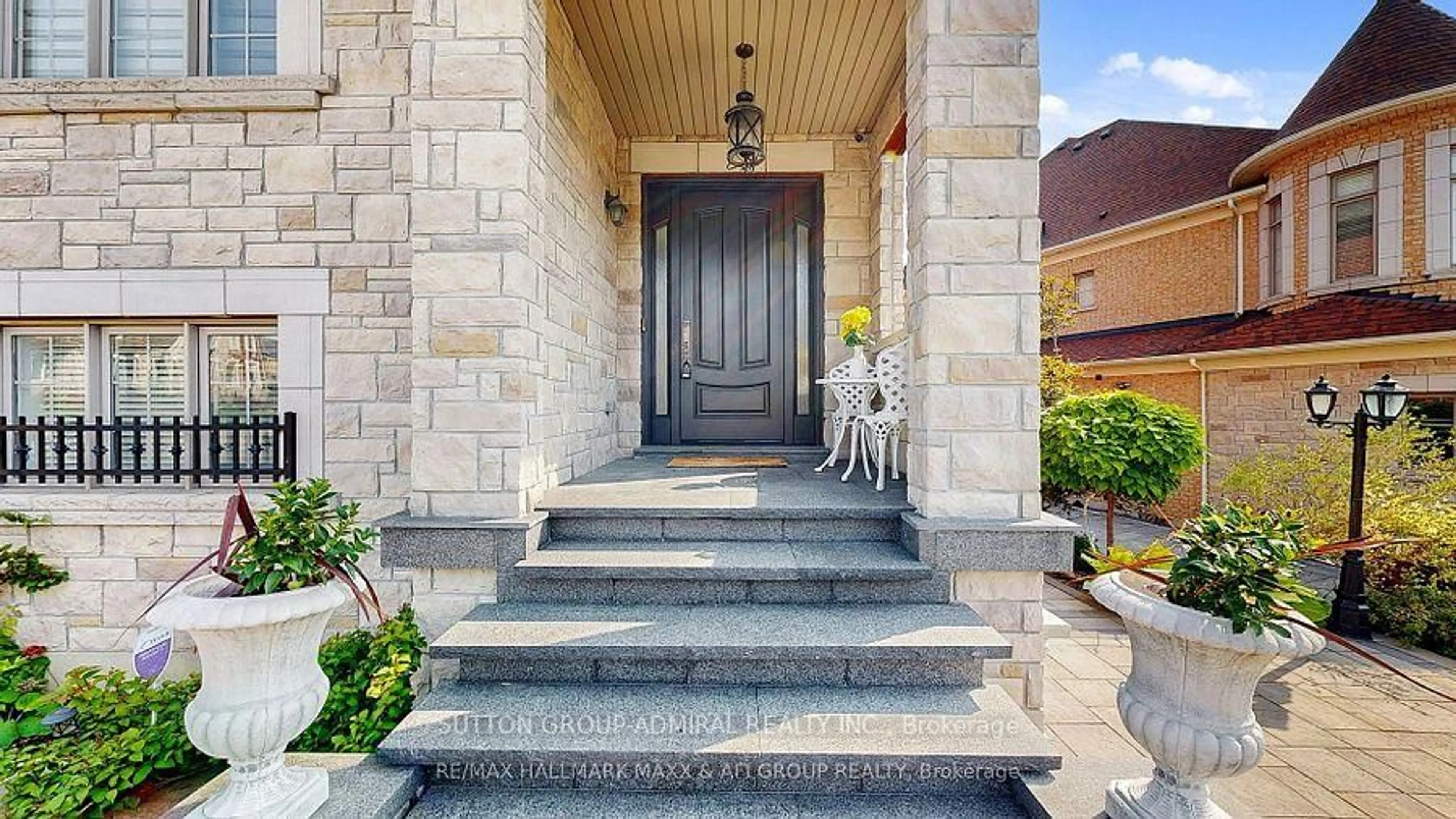 Indoor entryway for 109 Farrell Rd, Vaughan Ontario L6A 4W7