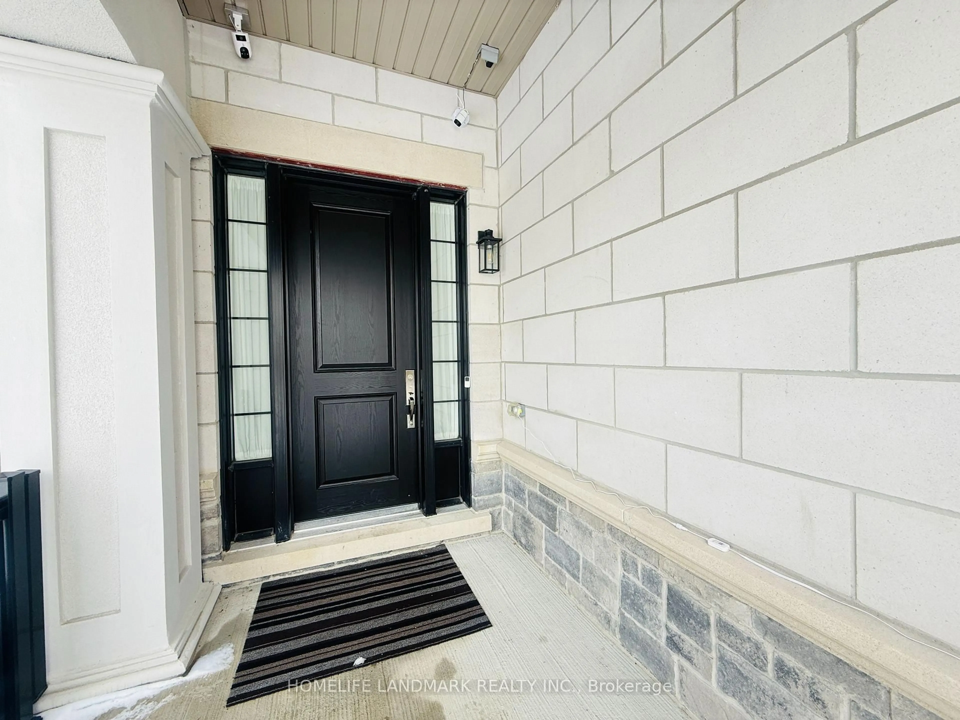 Indoor entryway for 37 Wallace Merchant Crt, Aurora Ontario L4A 4A5