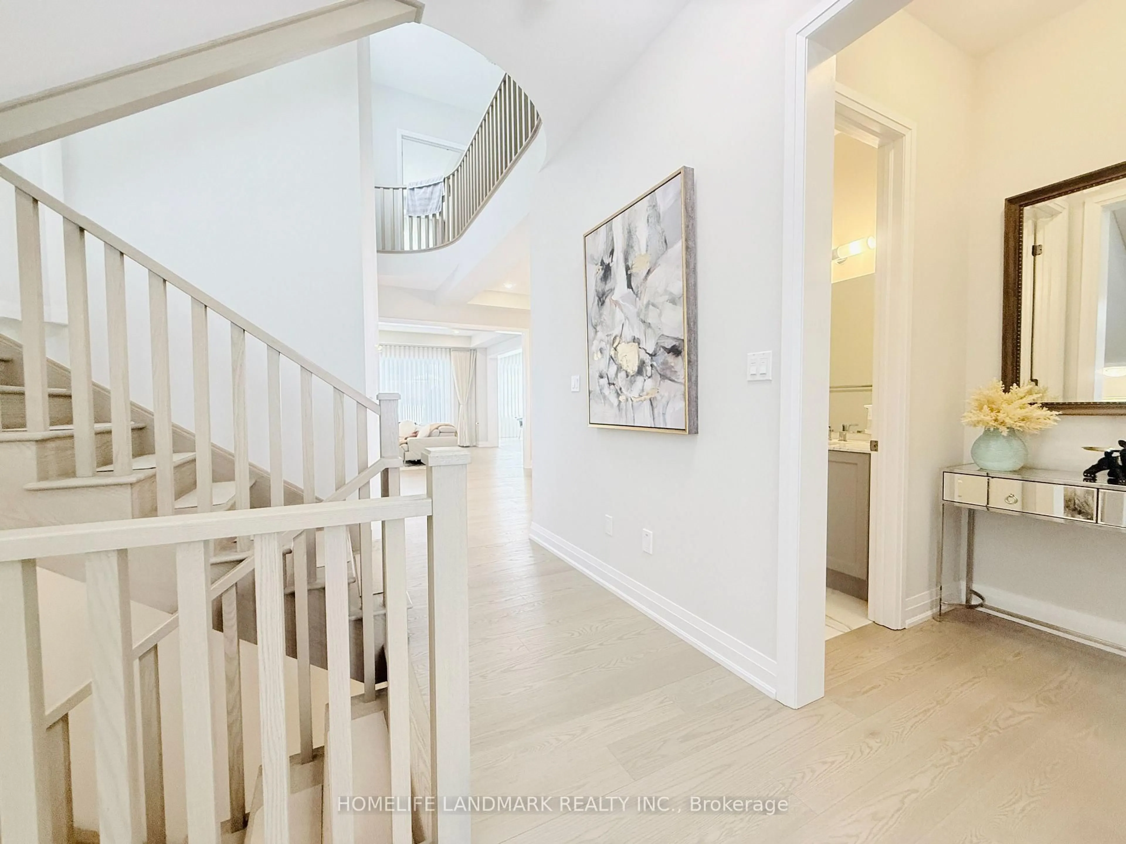 Indoor foyer for 37 Wallace Merchant Crt, Aurora Ontario L4A 4A5
