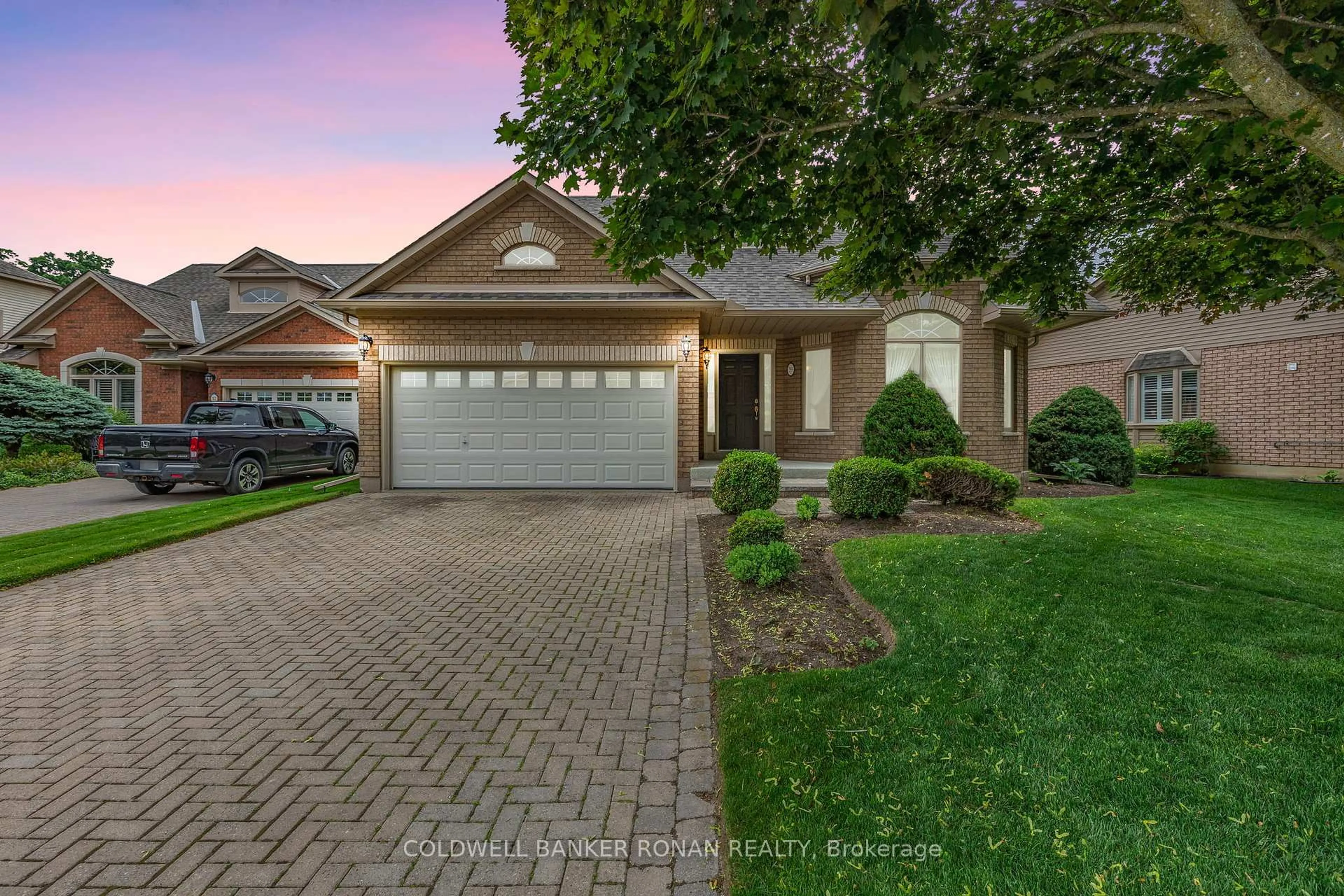 Home with brick exterior material, street for 39 Bella Vista Tr, New Tecumseth Ontario L9R 2B3