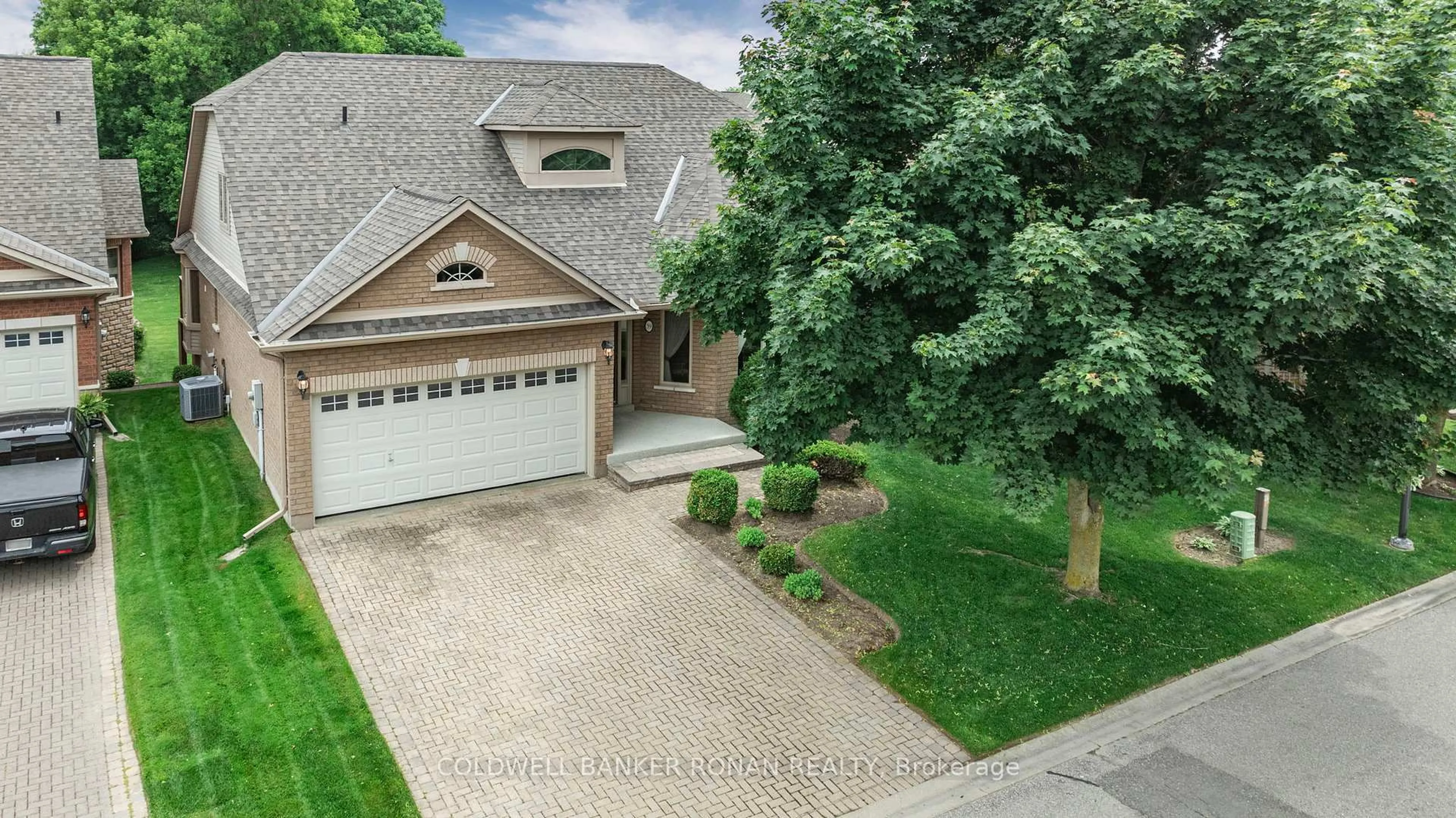 A pic from outside/outdoor area/front of a property/back of a property/a pic from drone, street for 39 Bella Vista Tr, New Tecumseth Ontario L9R 2B3