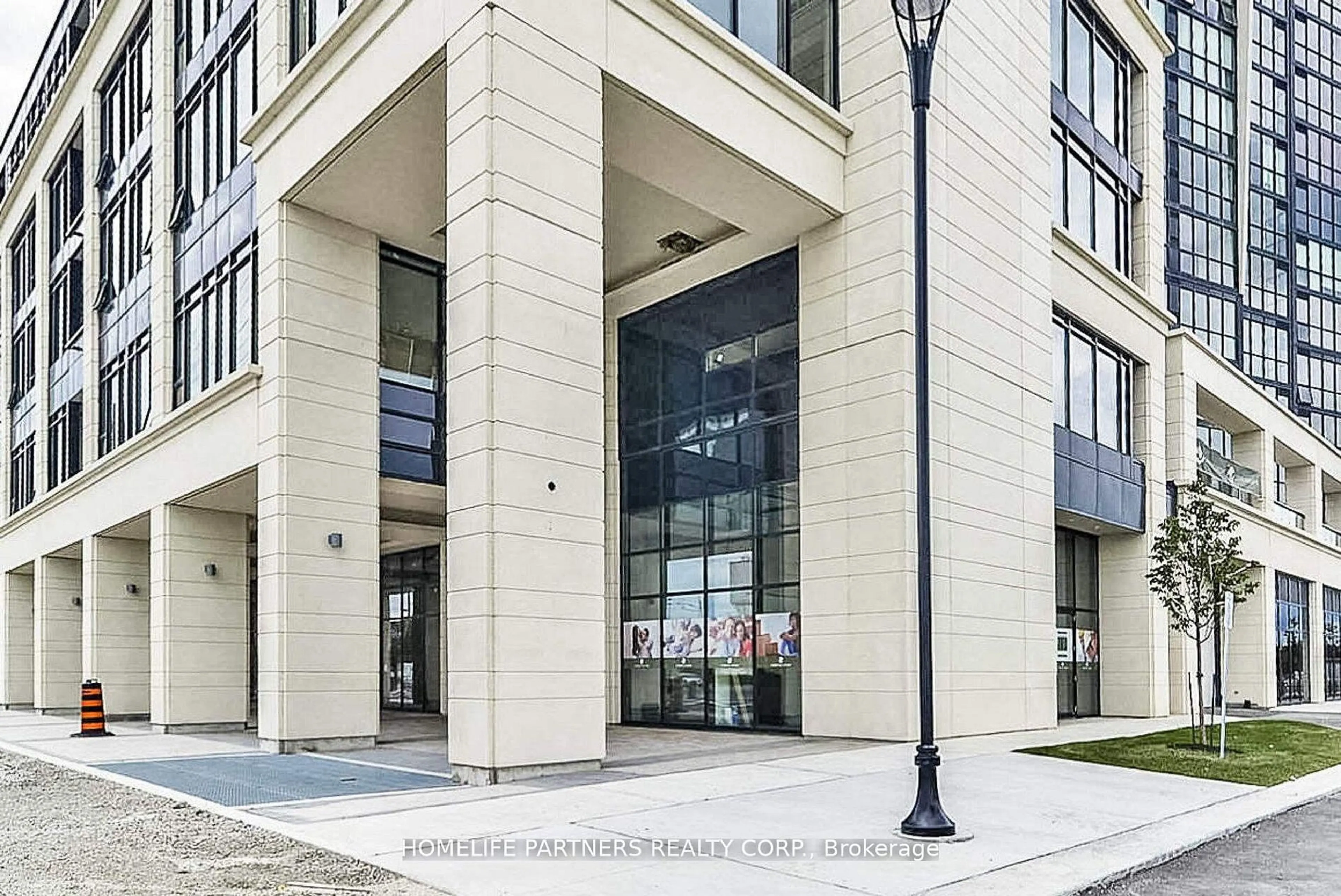 Indoor foyer for 2910 Highway 7 Rd #1006, Vaughan Ontario L4K 0H8