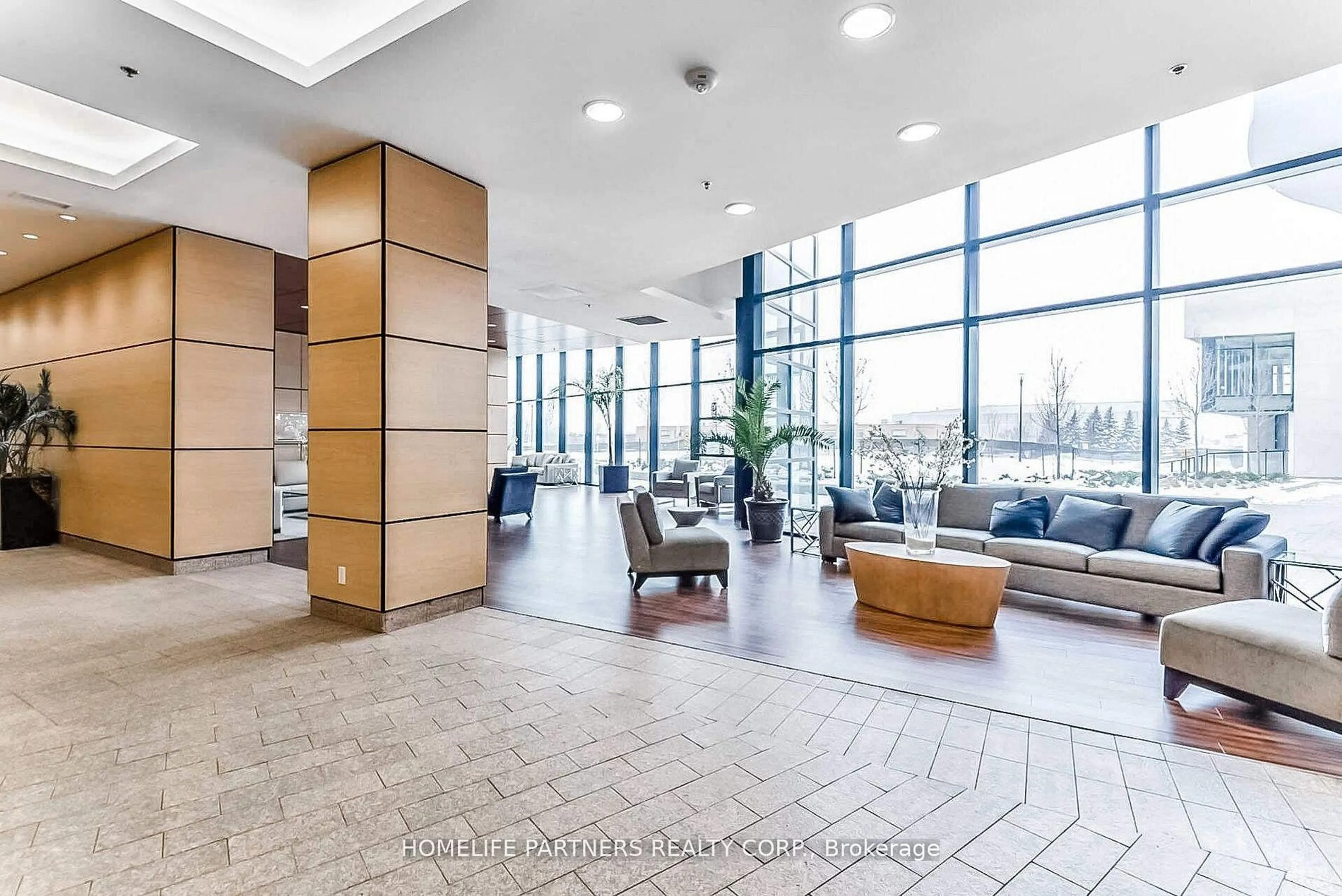 Indoor foyer for 2910 Highway 7 Rd #1006, Vaughan Ontario L4K 0H8