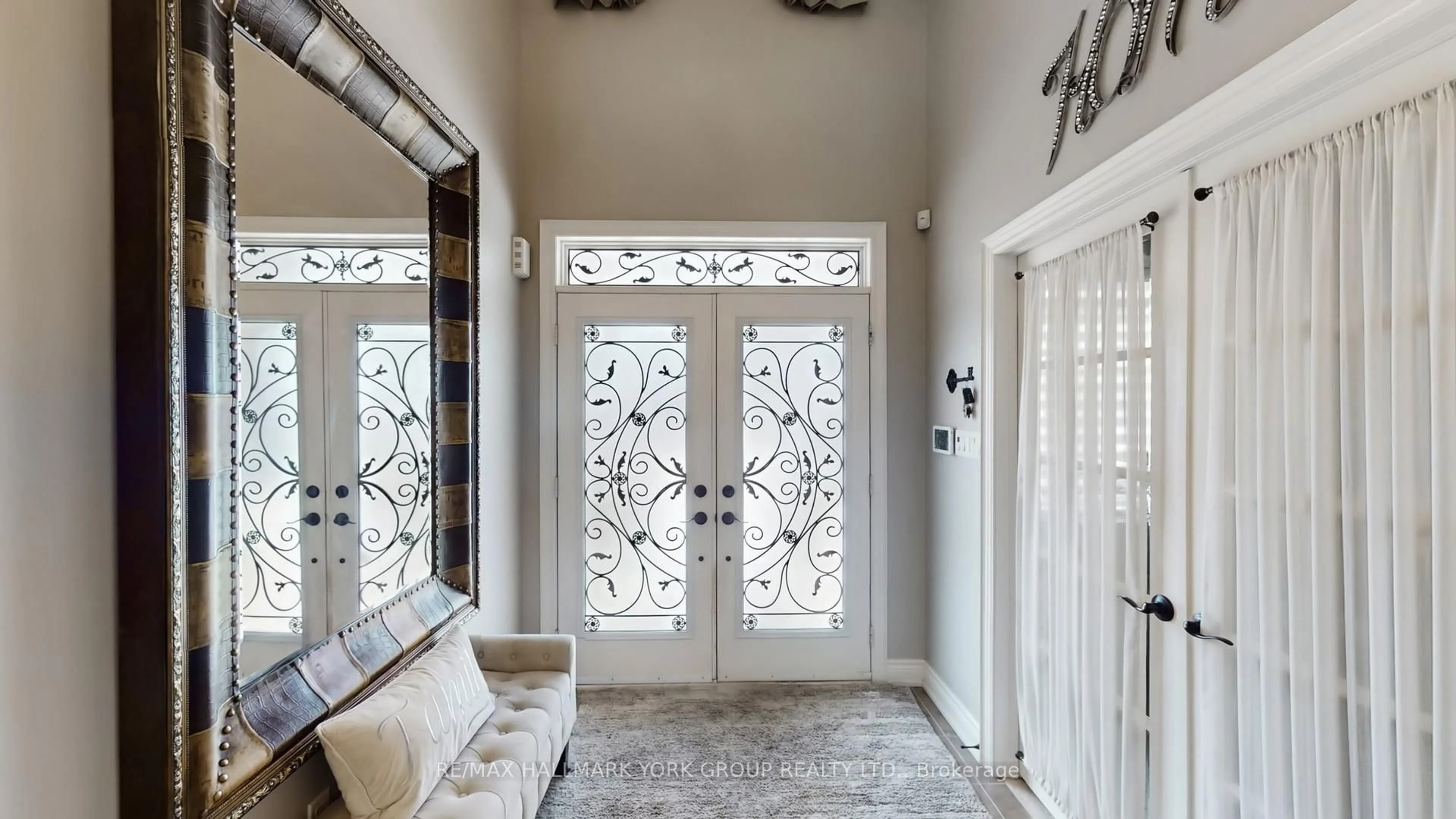 Indoor entryway for 1141 Quick St, Newmarket Ontario L3X 0A6