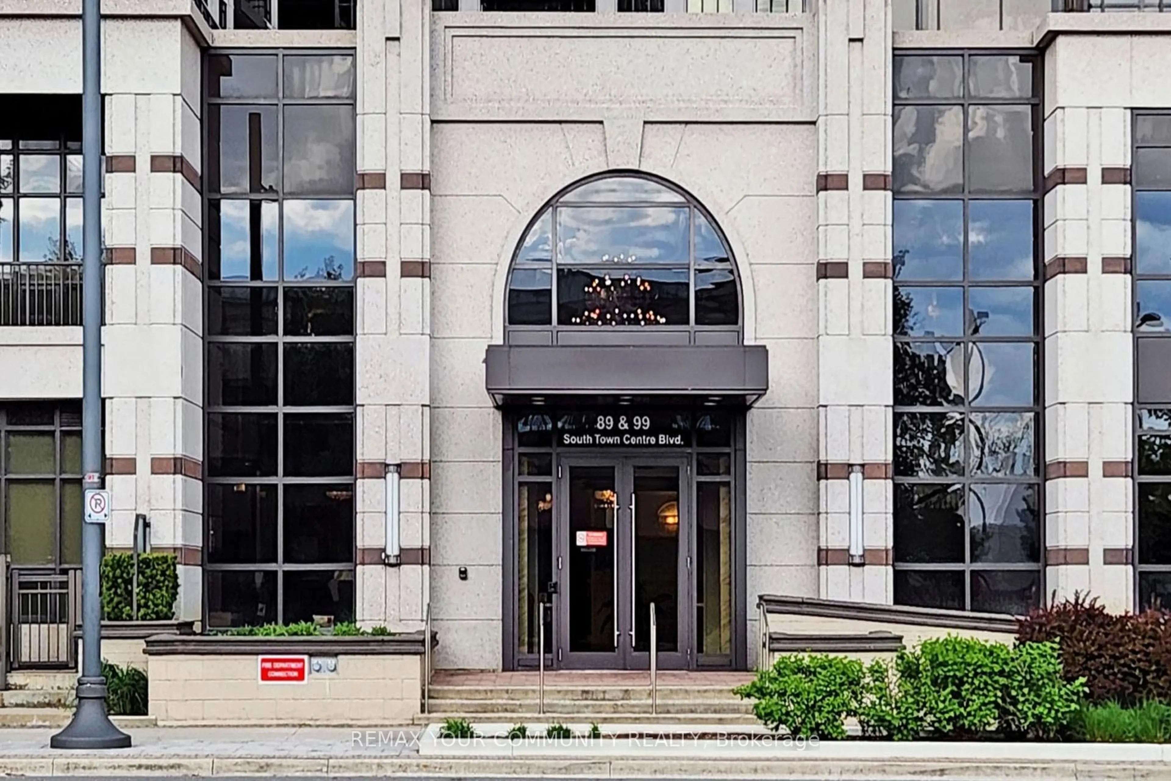 Indoor foyer for 99 South Town Centre Blvd #519, Markham Ontario L6G 0E9