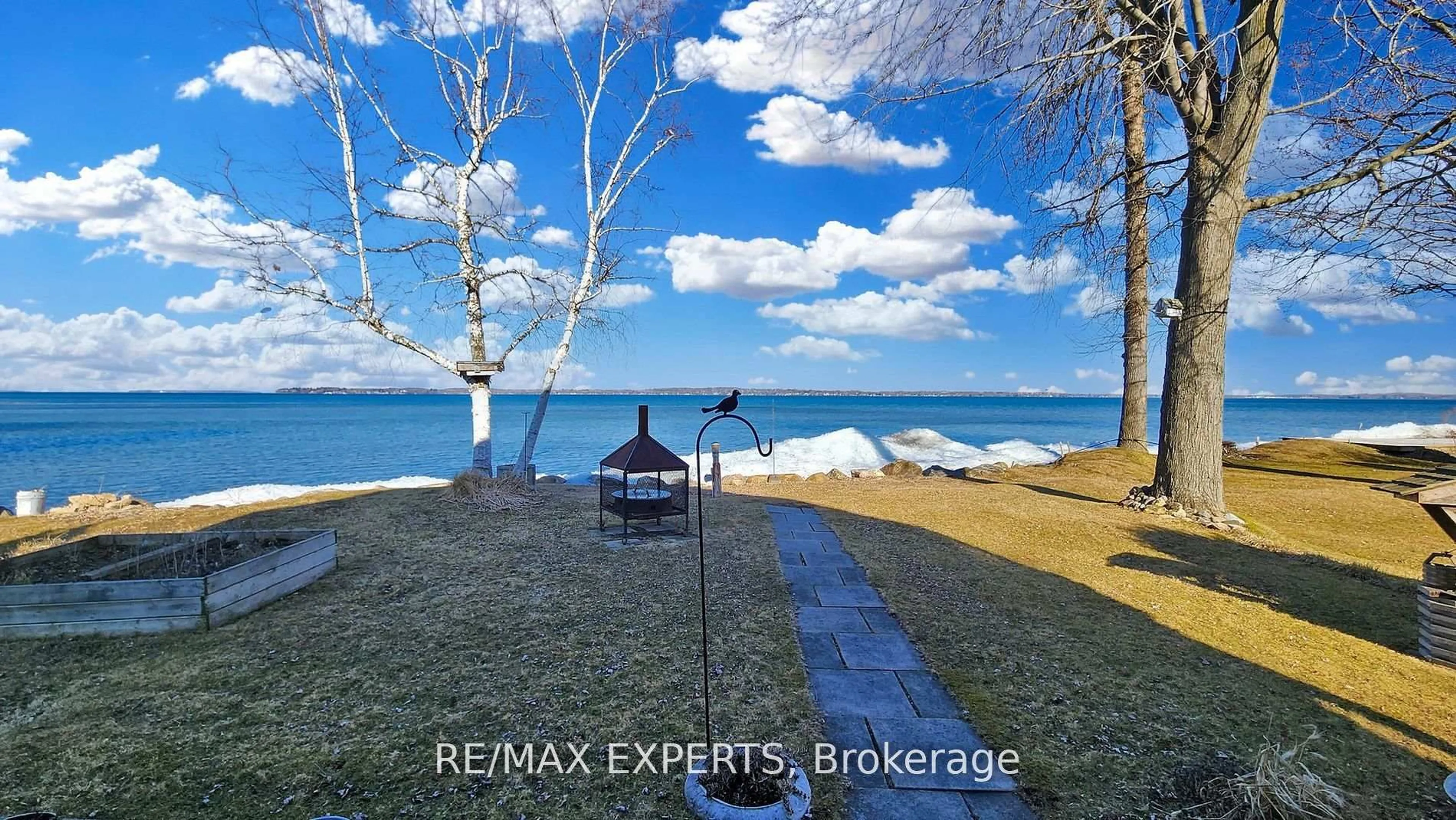 A pic from outside/outdoor area/front of a property/back of a property/a pic from drone, water/lake/river/ocean view for 319 Limerick St, Innisfil Ontario L0L 1K0