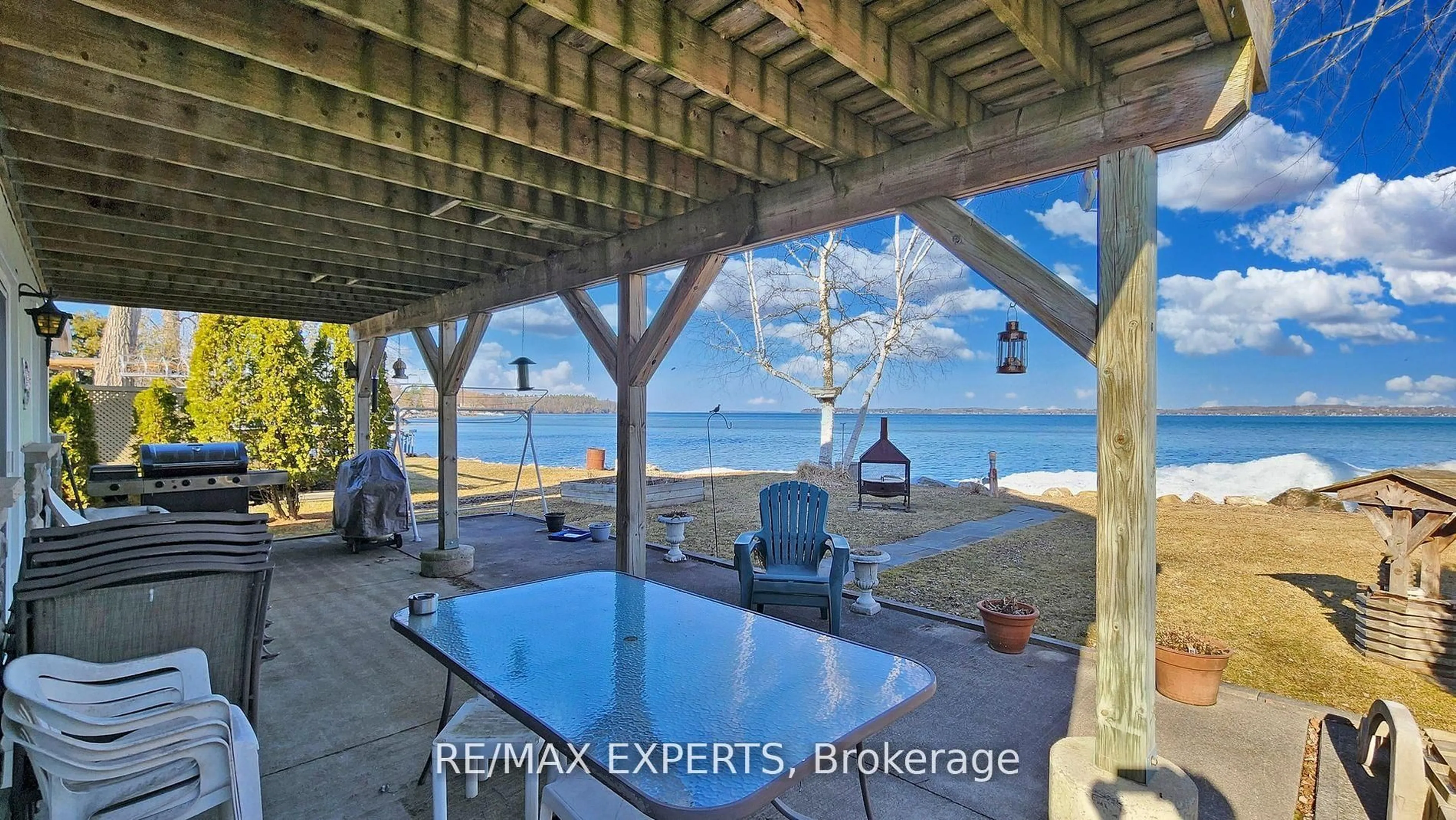 A pic from outside/outdoor area/front of a property/back of a property/a pic from drone, water/lake/river/ocean view for 319 Limerick St, Innisfil Ontario L0L 1K0