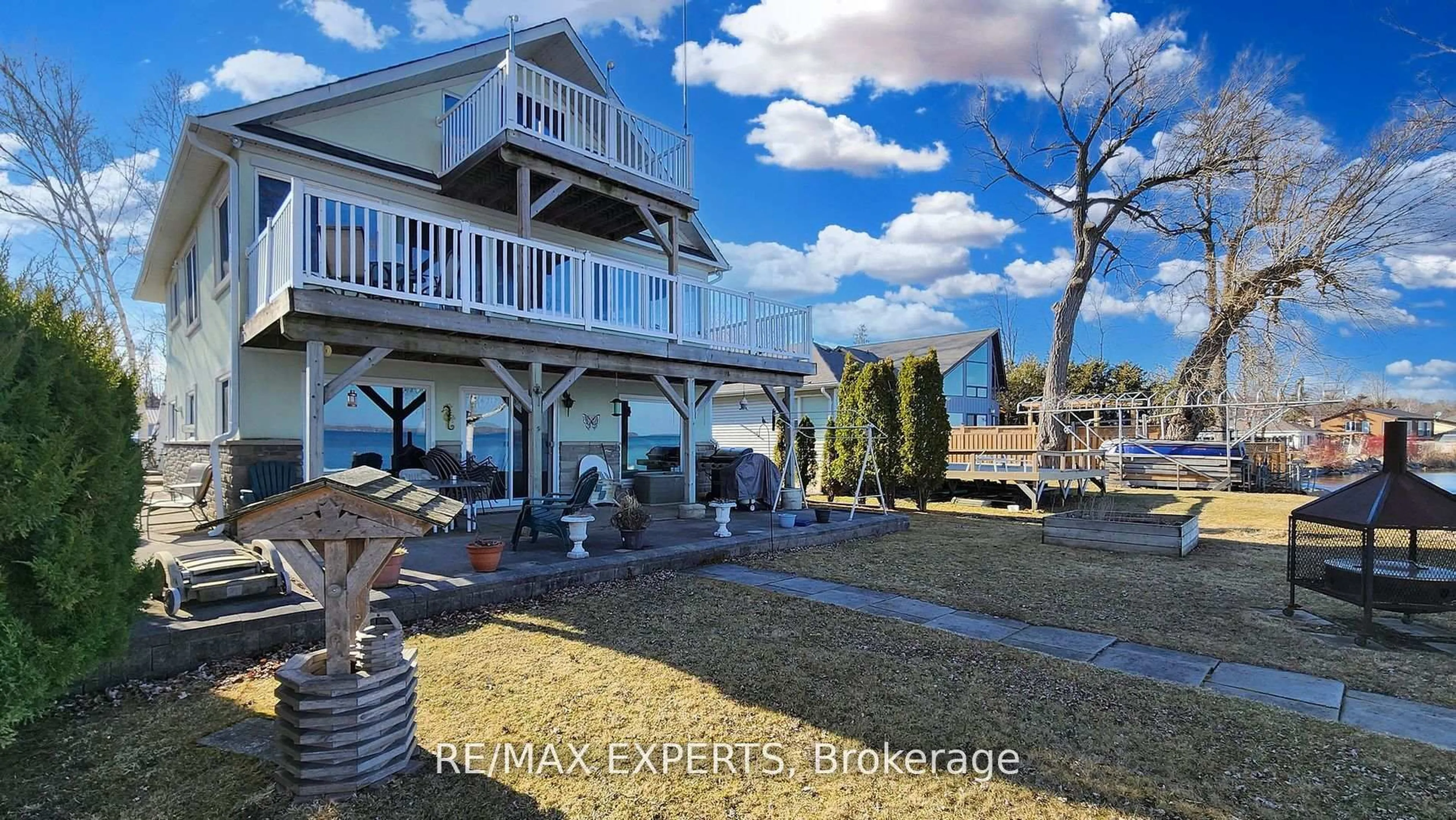 A pic from outside/outdoor area/front of a property/back of a property/a pic from drone, water/lake/river/ocean view for 319 Limerick St, Innisfil Ontario L0L 1K0
