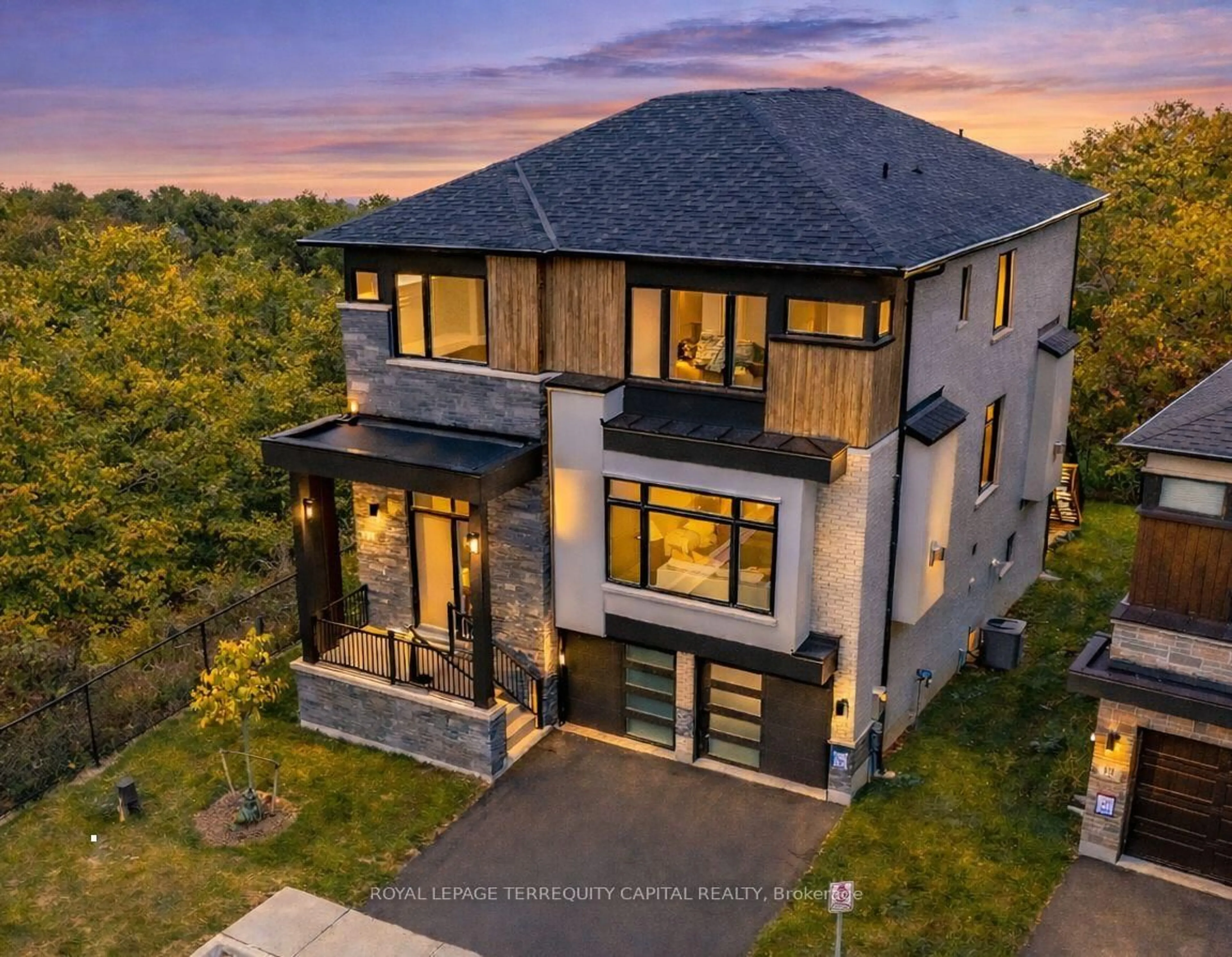 Home with brick exterior material, building for 23 Kingwood Lane, Aurora Ontario L4G 3Z7