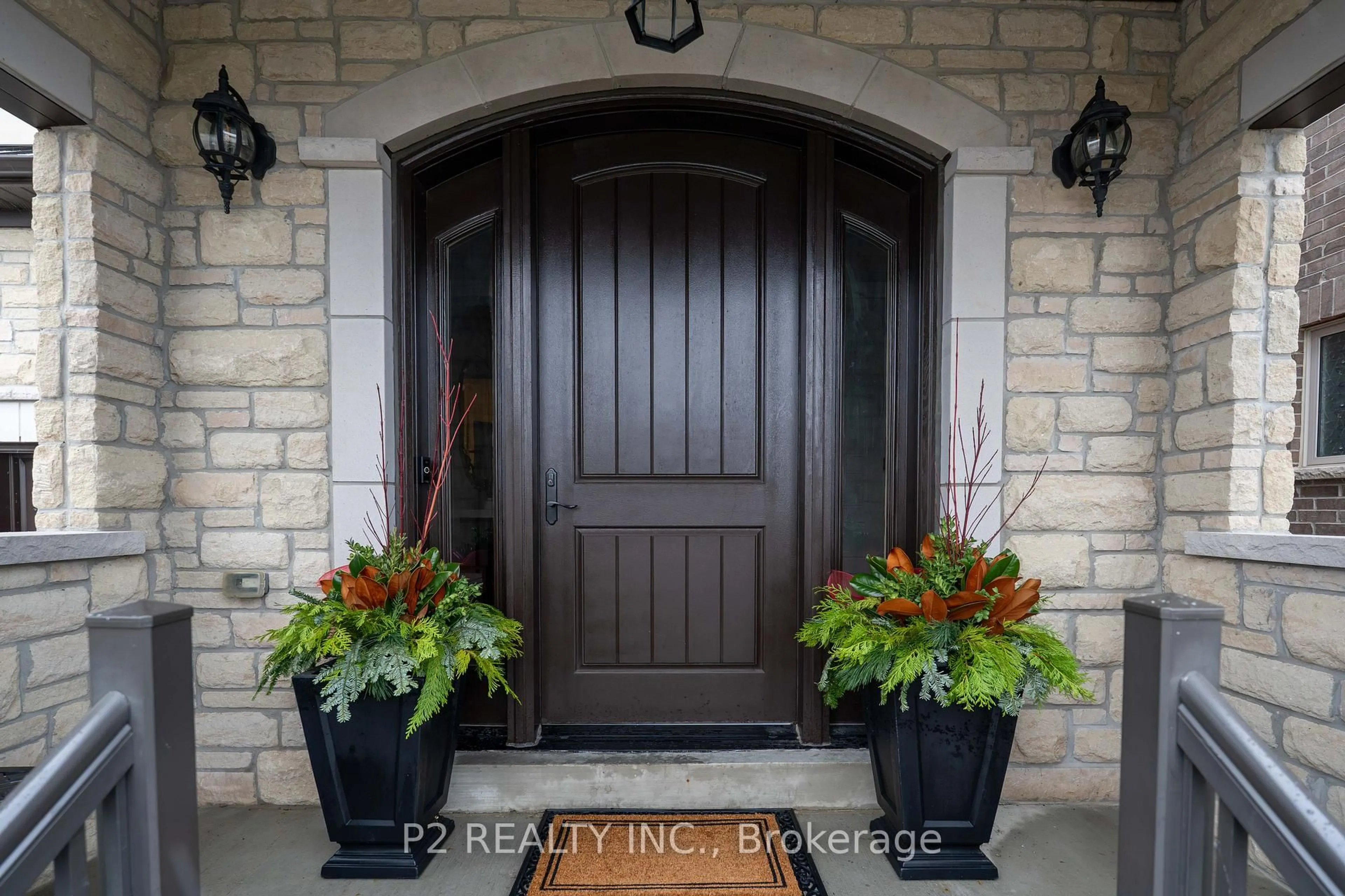 Indoor entryway for 10 King Blvd, King Ontario L7B 0P4