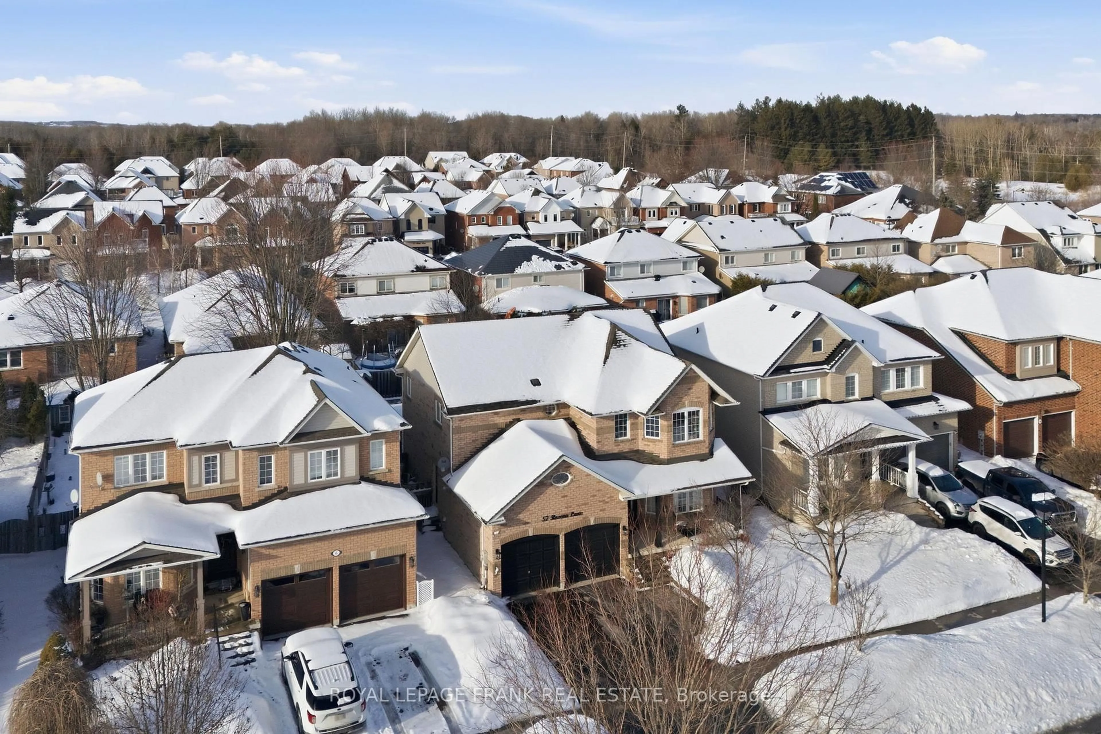 A pic from outside/outdoor area/front of a property/back of a property/a pic from drone, street for 57 Rosena Lane, Uxbridge Ontario L9P 1X7