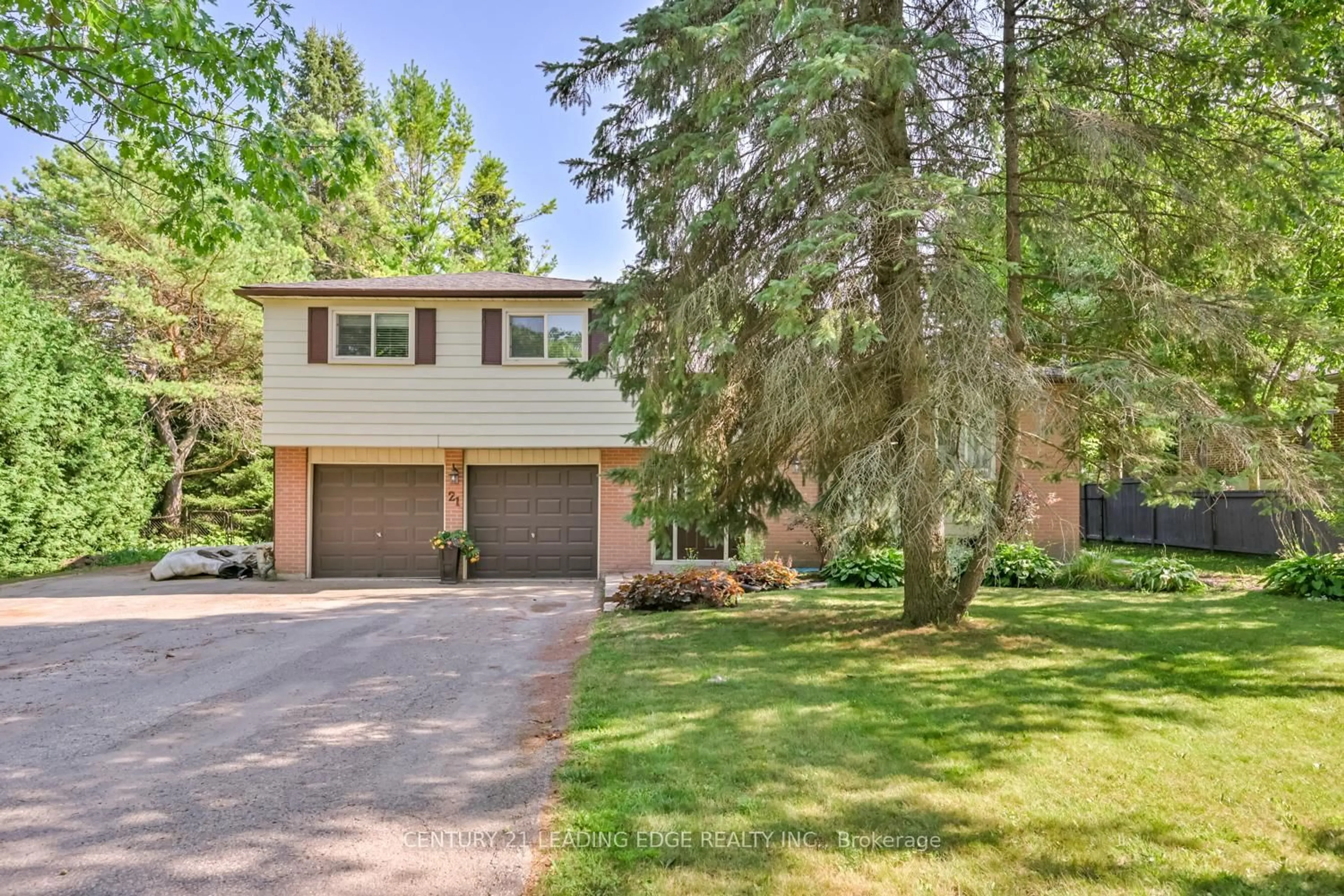 Home with brick exterior material, street for 21 Jonathan St, Uxbridge Ontario L9P 1B6