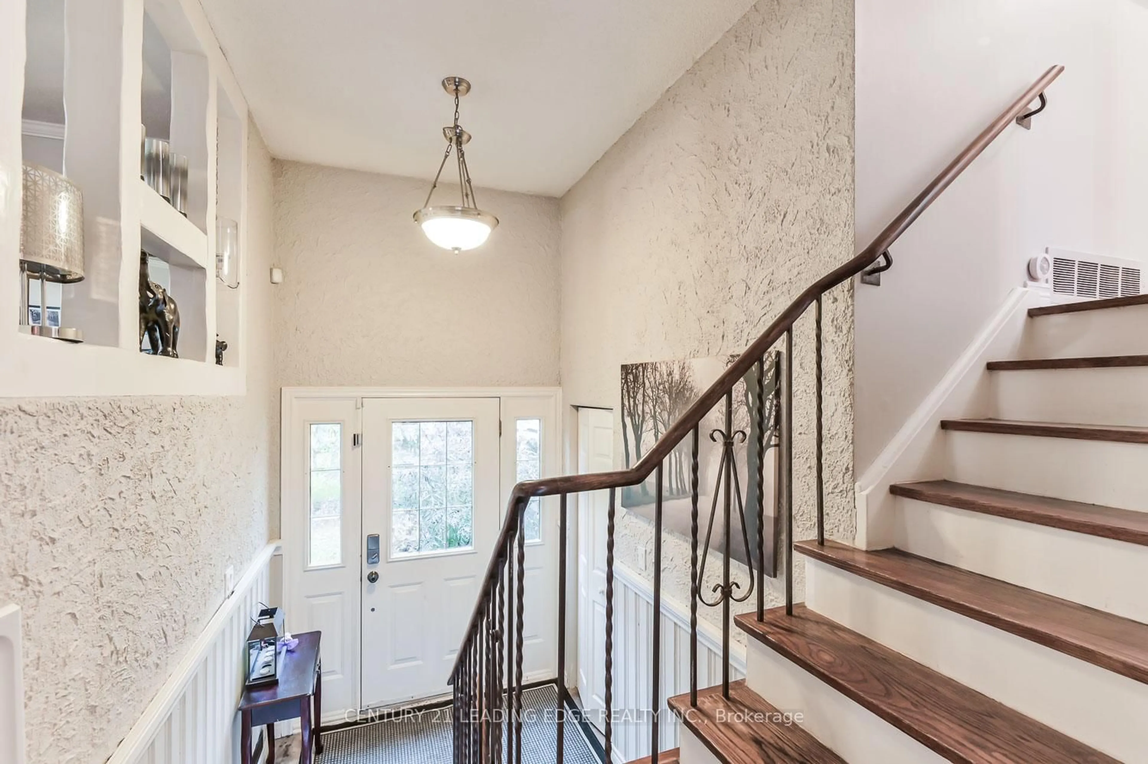 Unknown for 21 Jonathan St, Uxbridge Ontario L9P 1B6