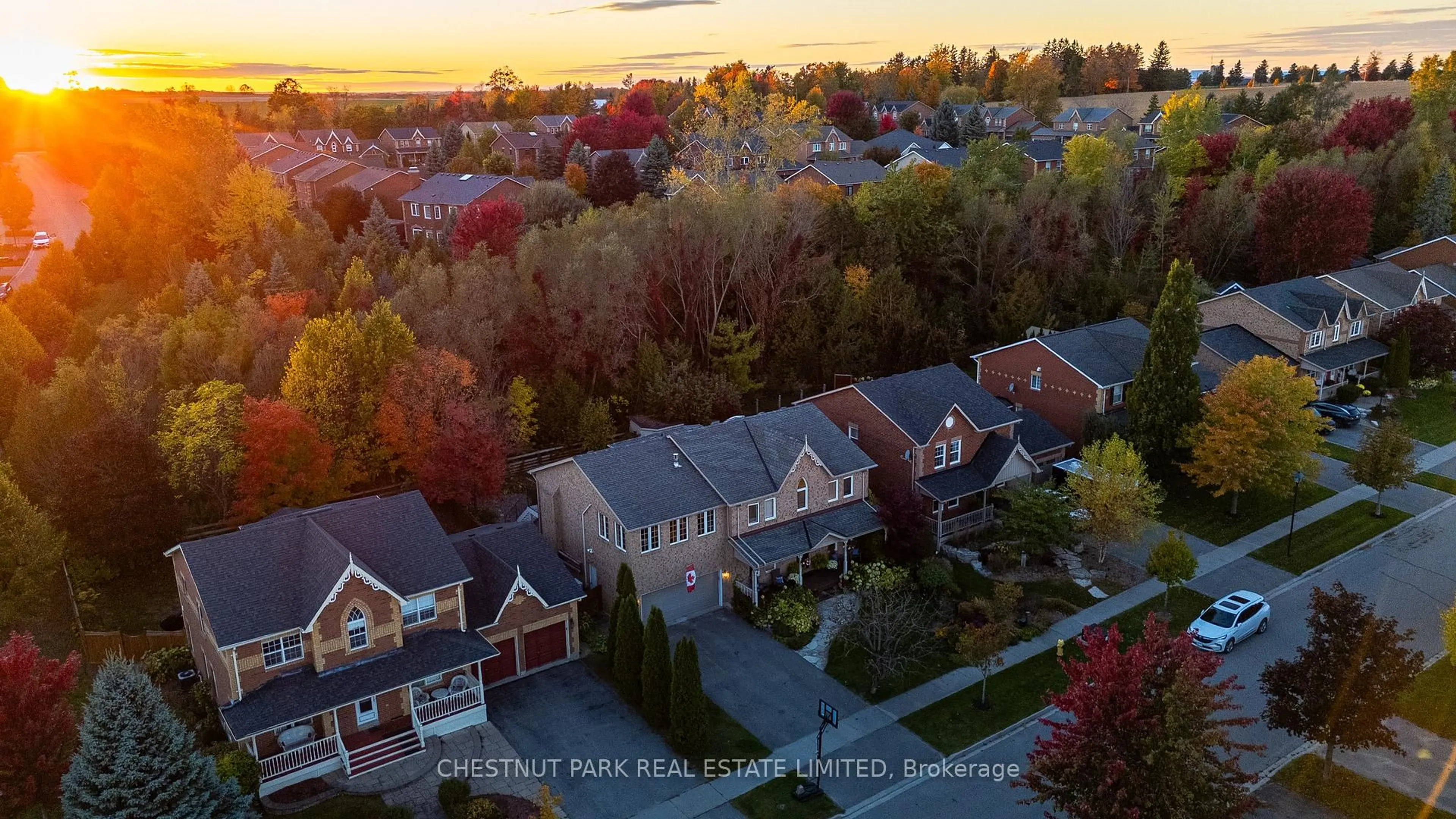A pic from outside/outdoor area/front of a property/back of a property/a pic from drone, street for 4 Galloway Cres, Uxbridge Ontario L9P 1W8