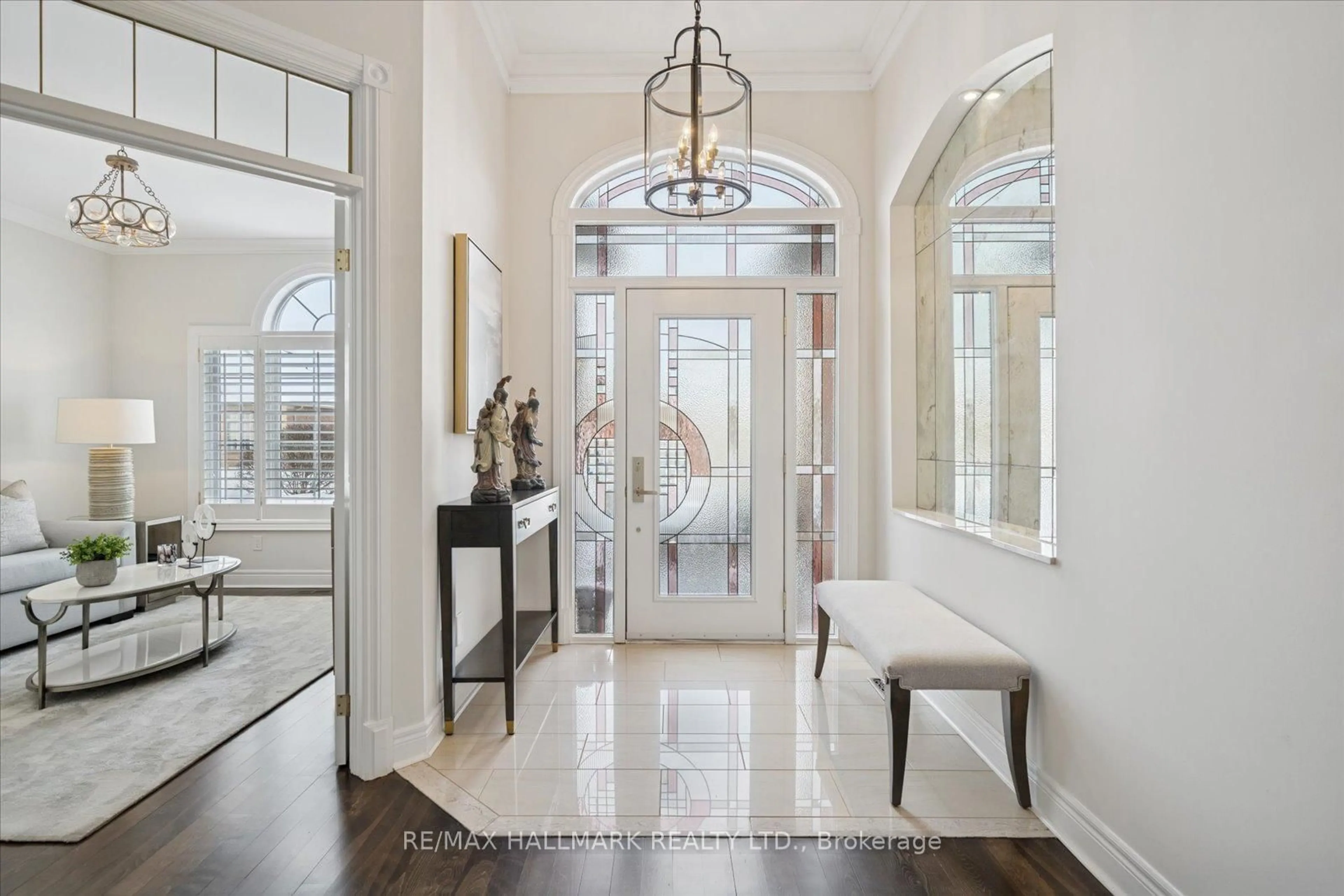 Indoor entryway for 86 Couples Gallery, Whitchurch-Stouffville Ontario L4A 1M7