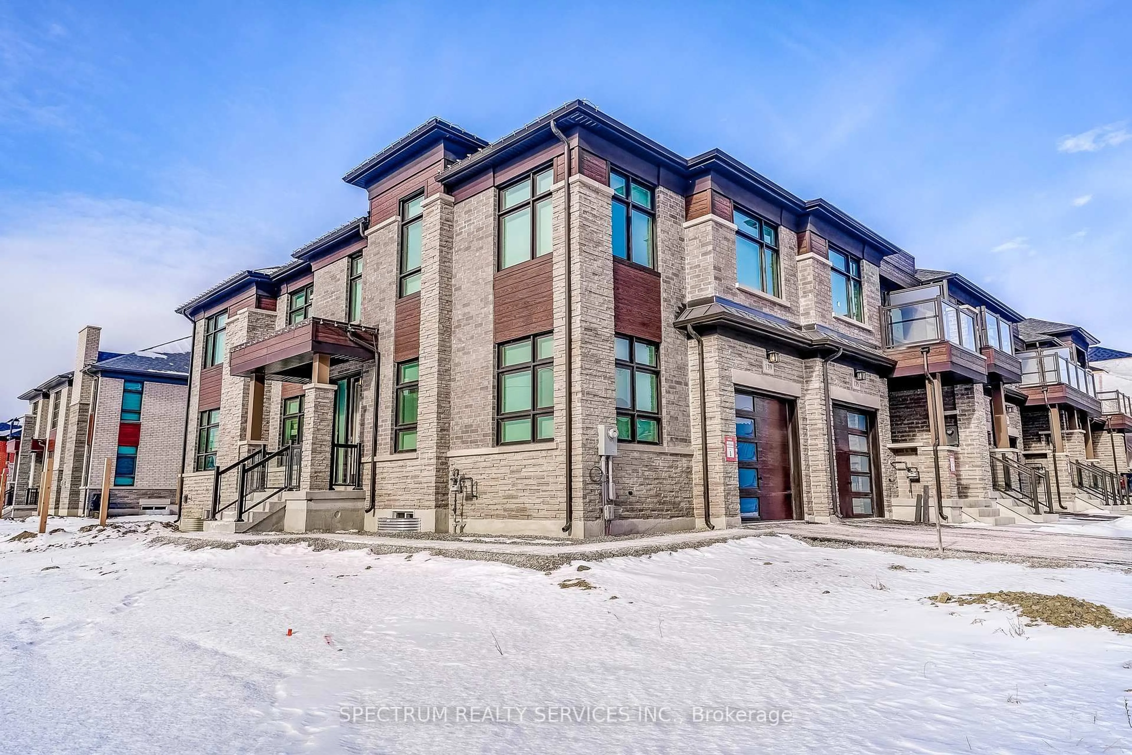 Home with brick exterior material, building for 139 Adario Cres, Vaughan Ontario L3L 0G4