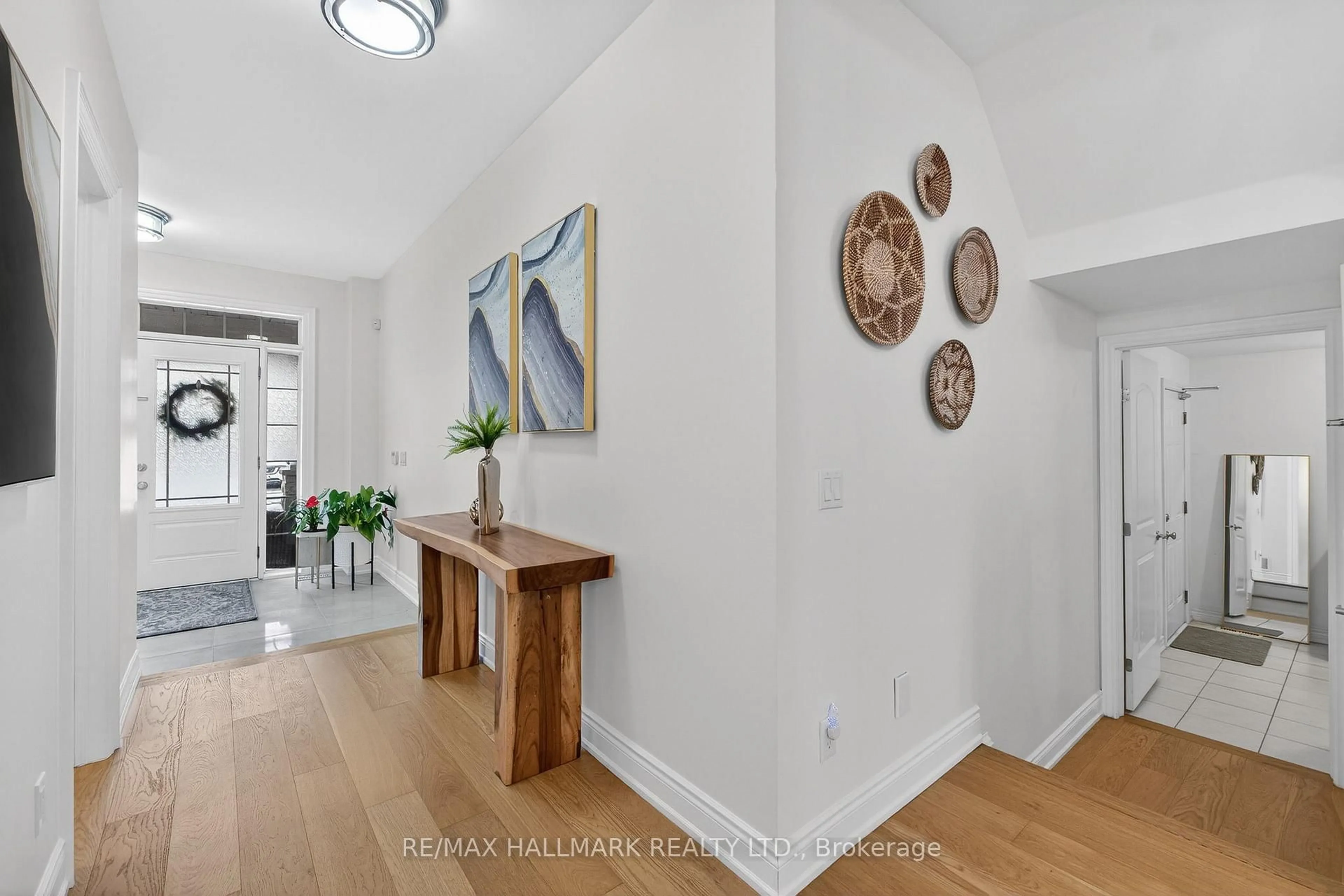 Indoor entryway for 23 Wardlaw Pl, Vaughan Ontario L4H 0Z5