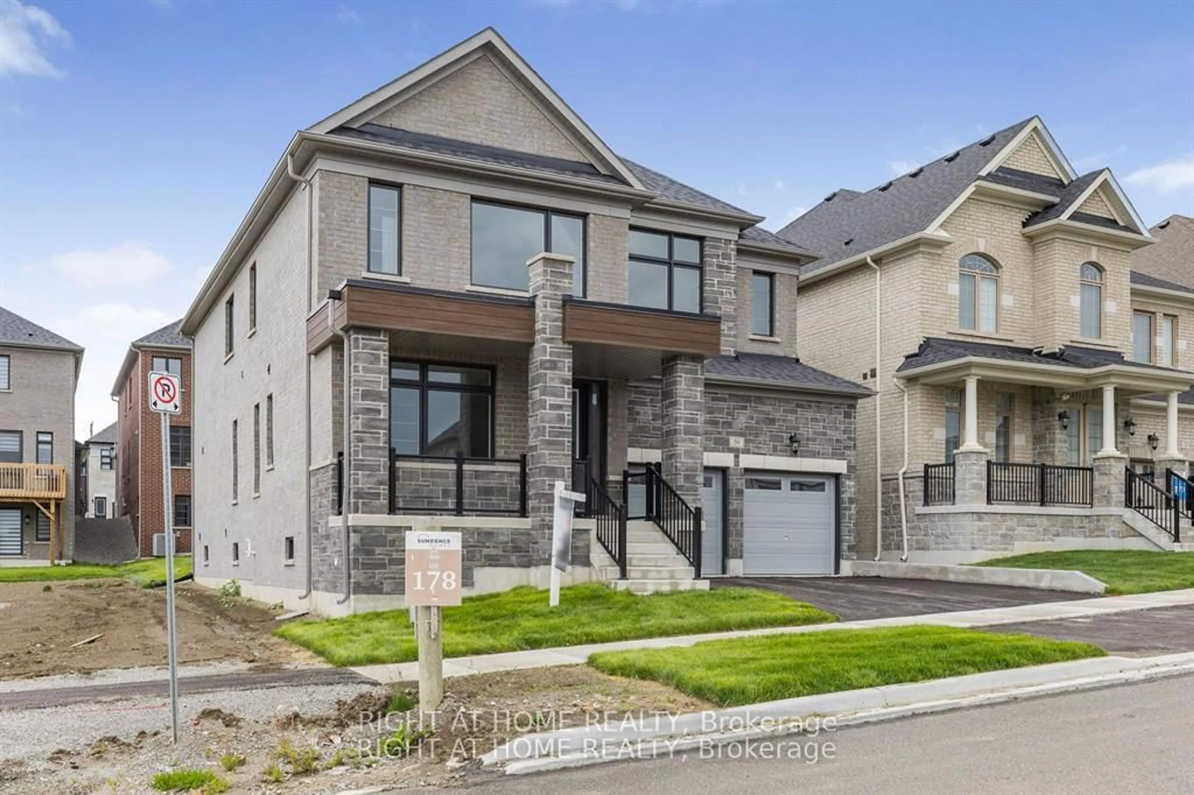 Home with brick exterior material, street for 59 Cunningham Dr, Bradford West Gwillimbury Ontario L0G 1B0