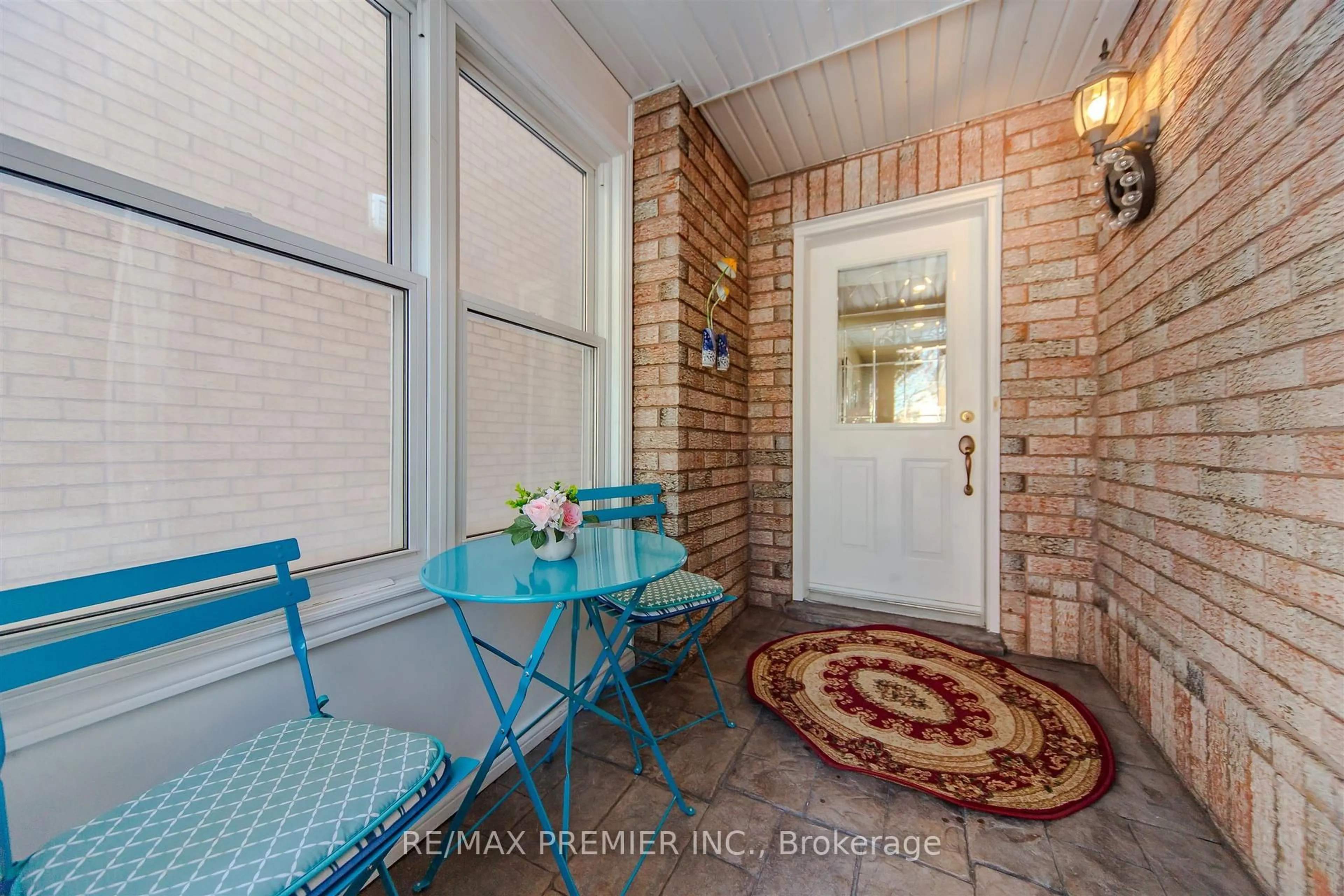 Indoor entryway for 17 Villandry Cres, Vaughan Ontario L6A 2R2