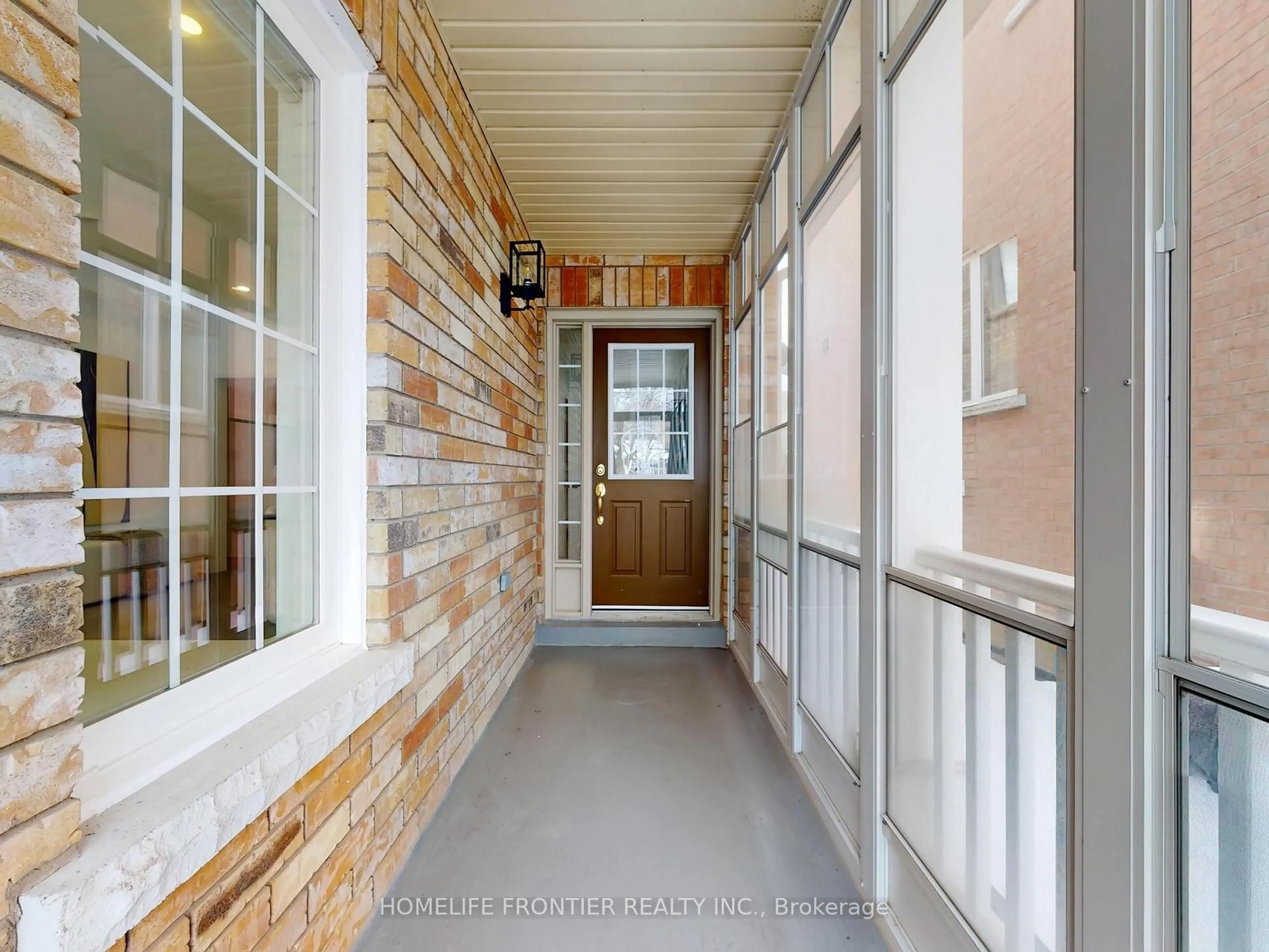 Indoor entryway for 73 Billingham Hts, Aurora Ontario L4G 7S5