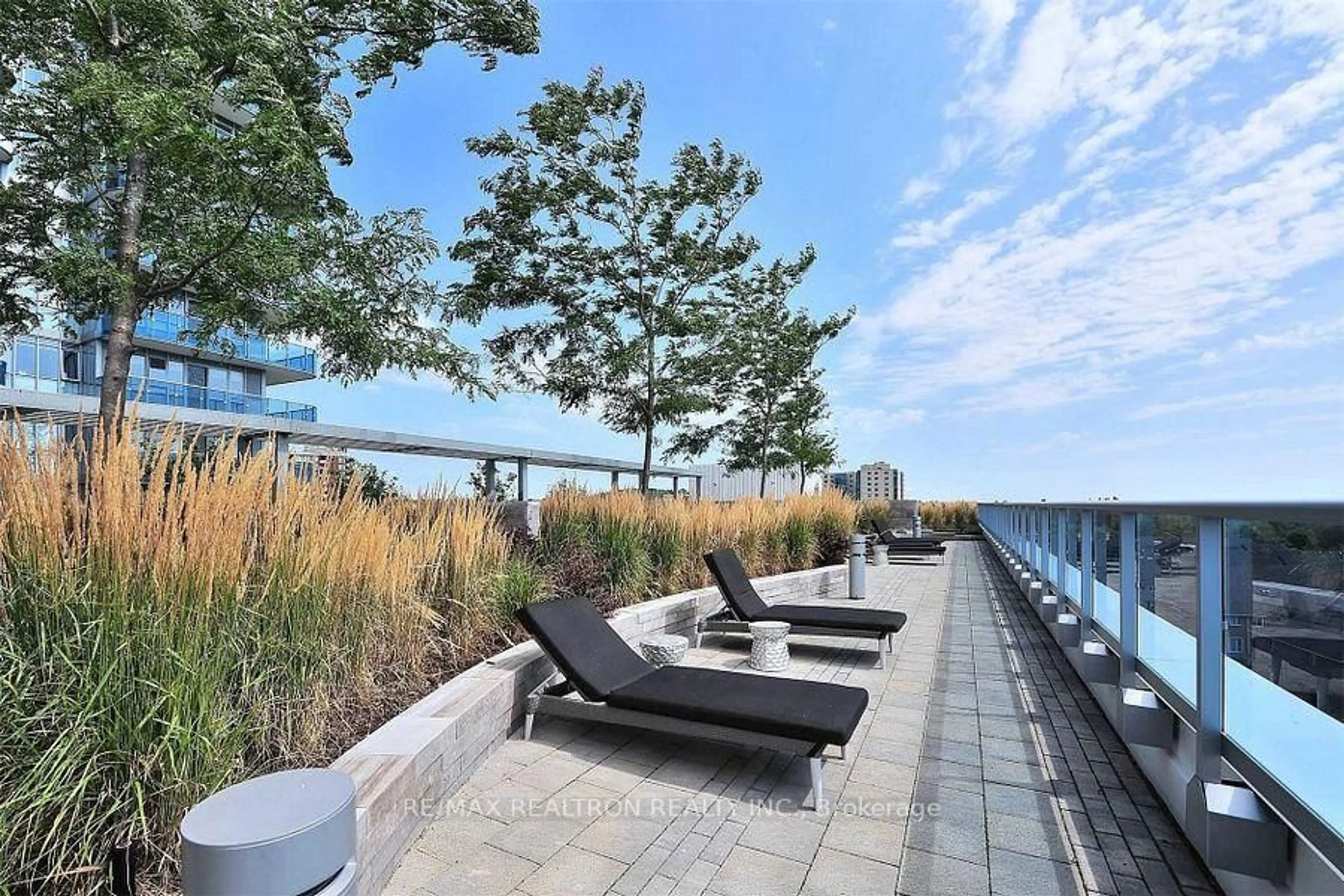 Patio, water/lake/river/ocean view for 9471 Yonge St #1621, Richmond Hill Ontario L4C 0Z5