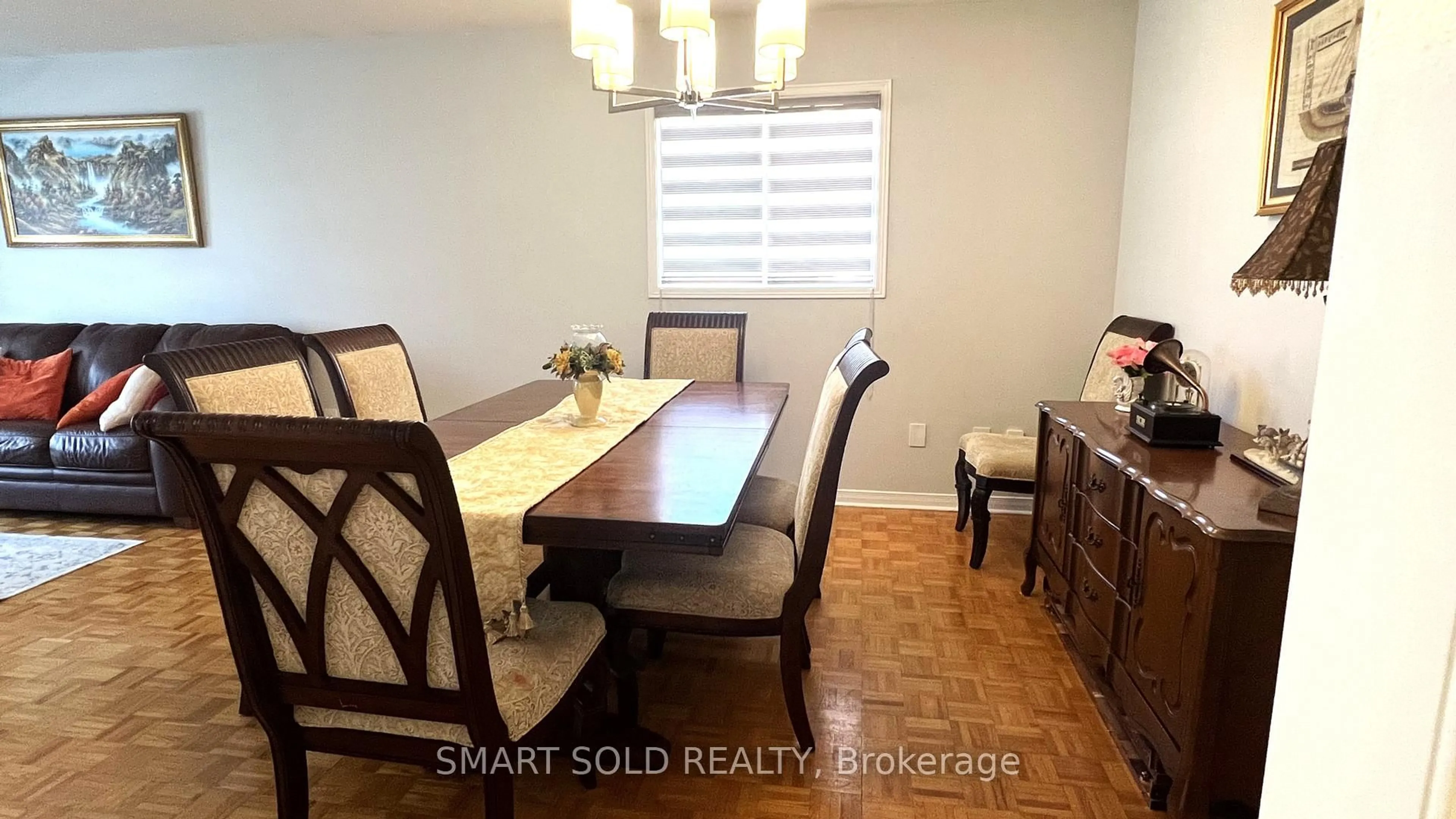 Dining room, wood/laminate floor for 148 Castlehill Rd, Vaughan Ontario L6A 1N7