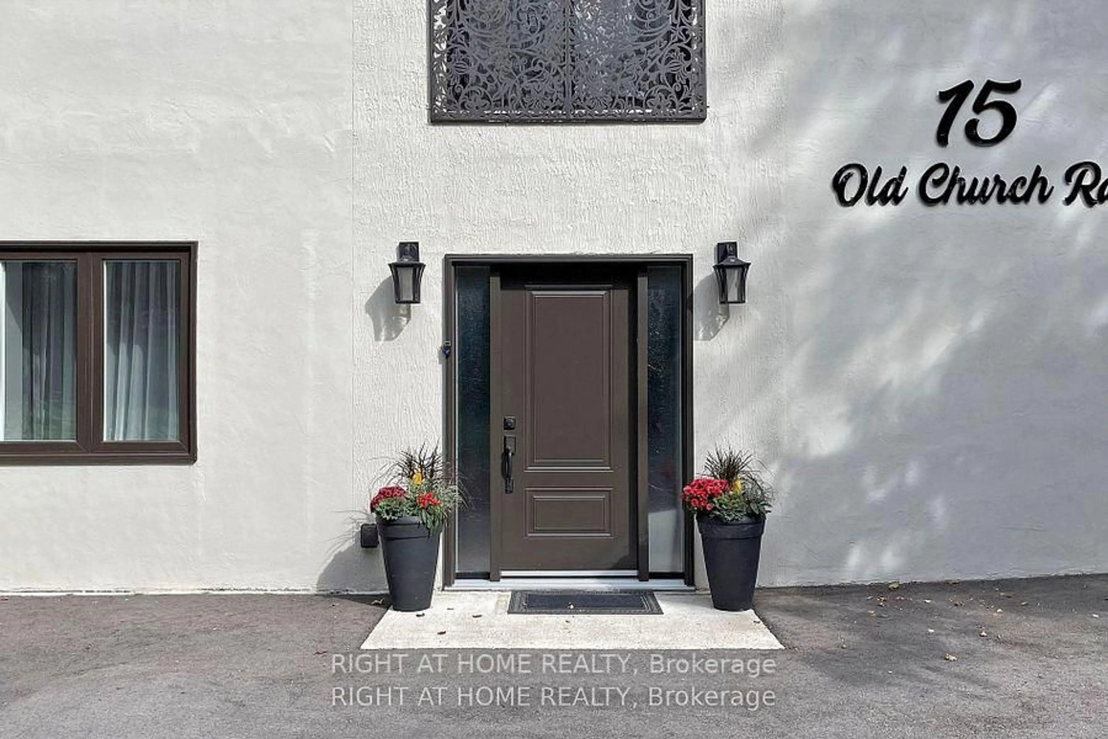 Indoor entryway for 15 Old Church Rd, King Ontario L7B 1K4