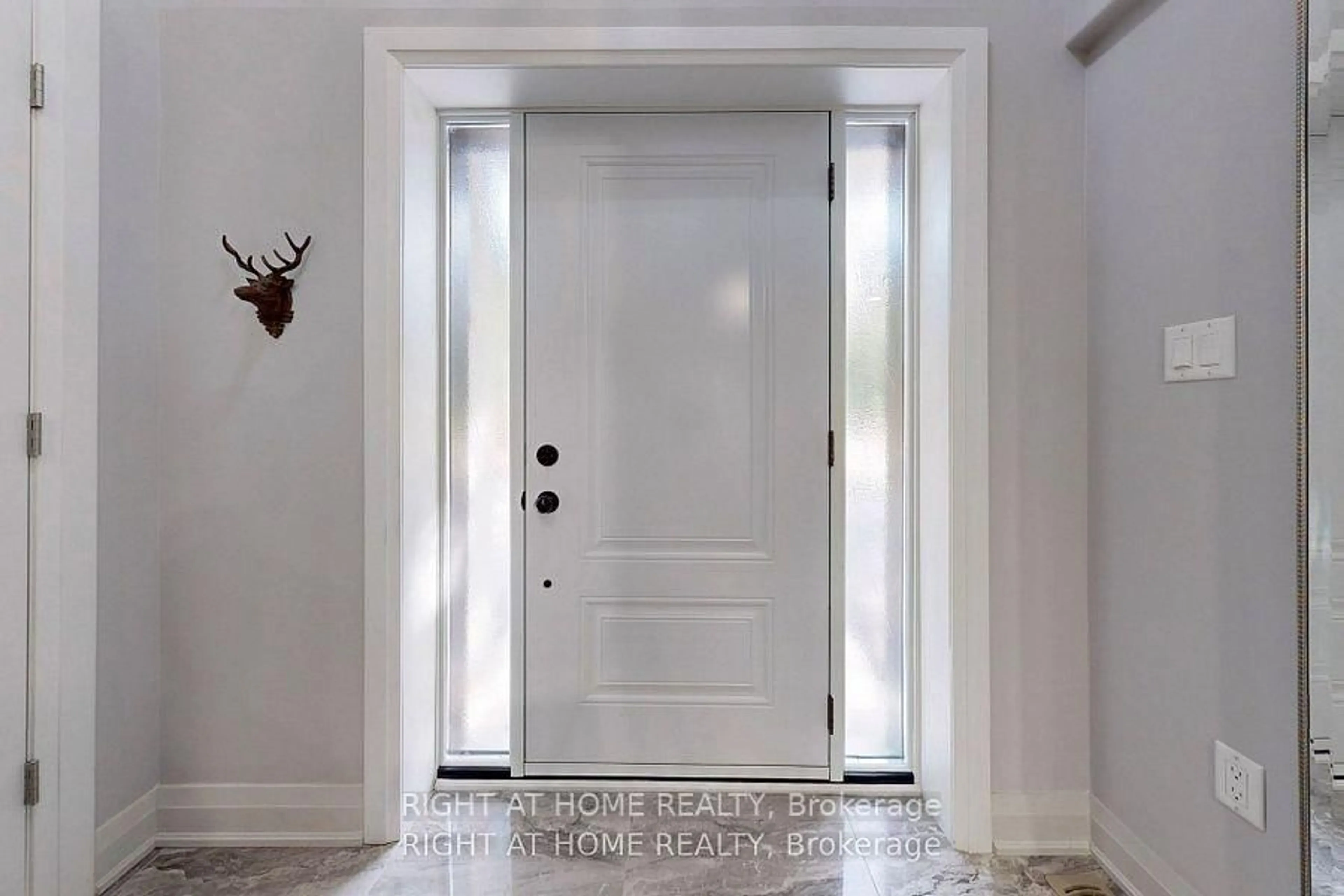 Indoor entryway for 15 Old Church Rd, King Ontario L7B 1K4