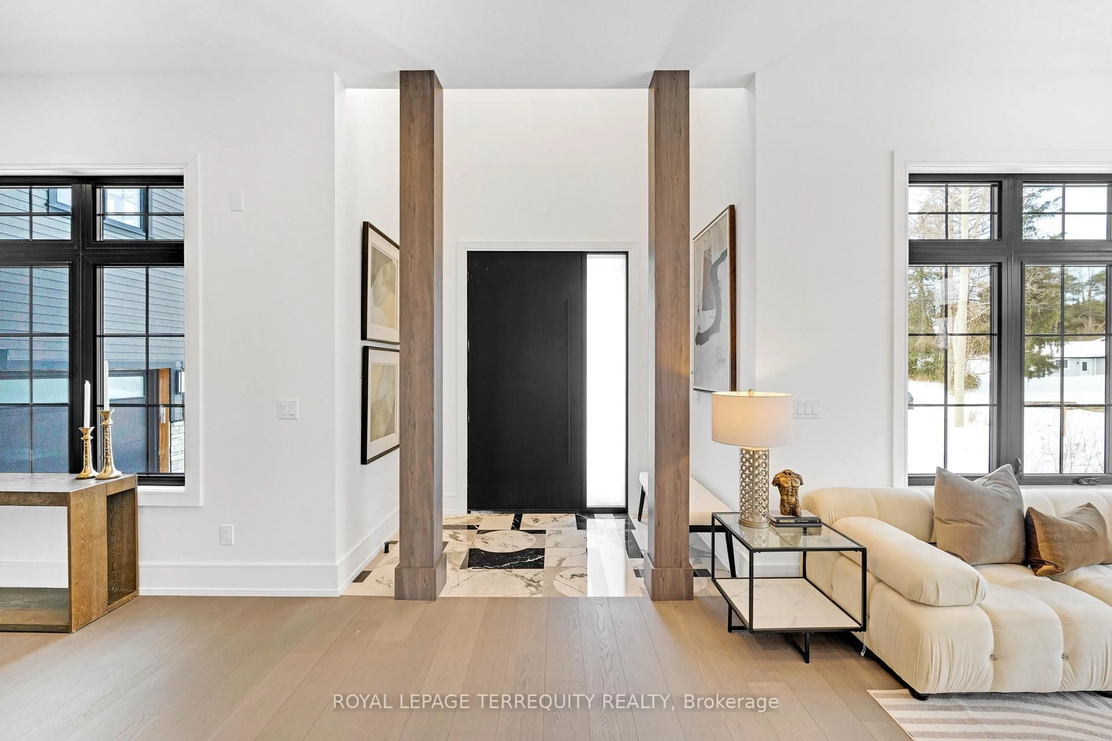 Indoor entryway for 17 Connor Dr, Whitchurch-Stouffville Ontario L4A 2Z1