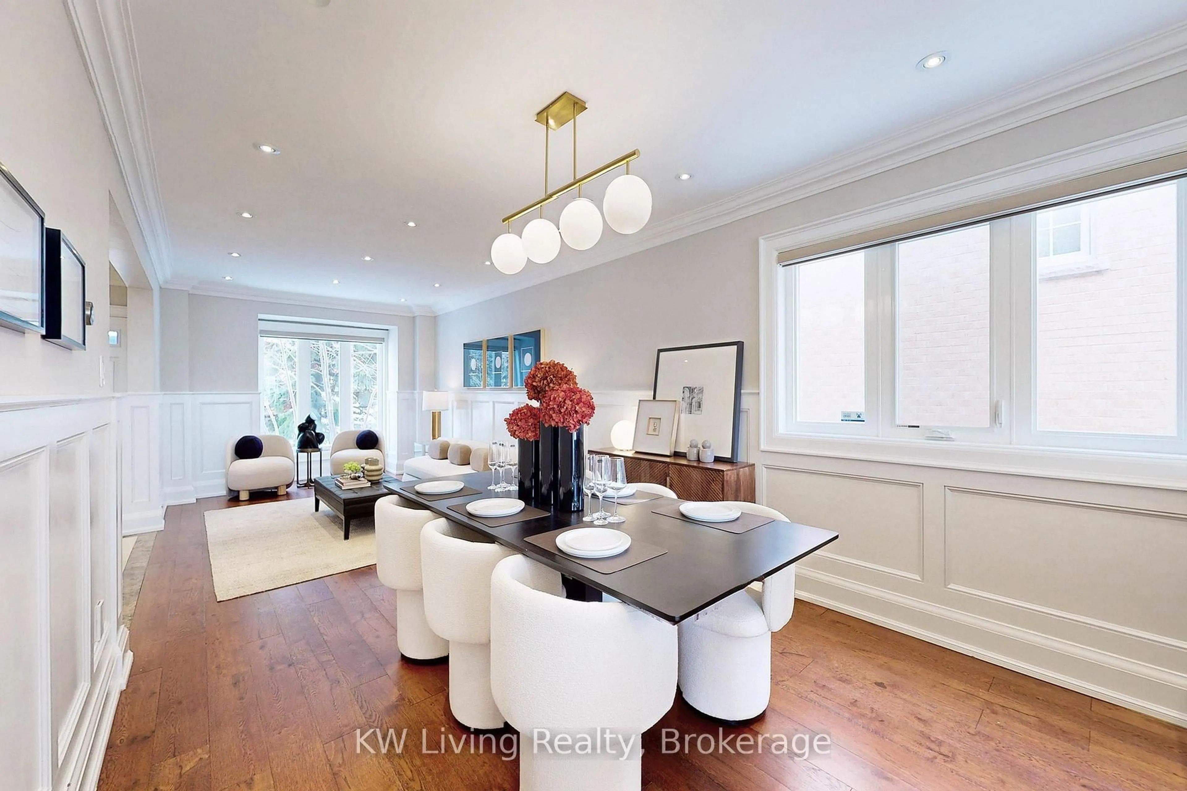 Dining room, wood/laminate floor for 29 Mayfair Crt, Richmond Hill Ontario L4B 3X7