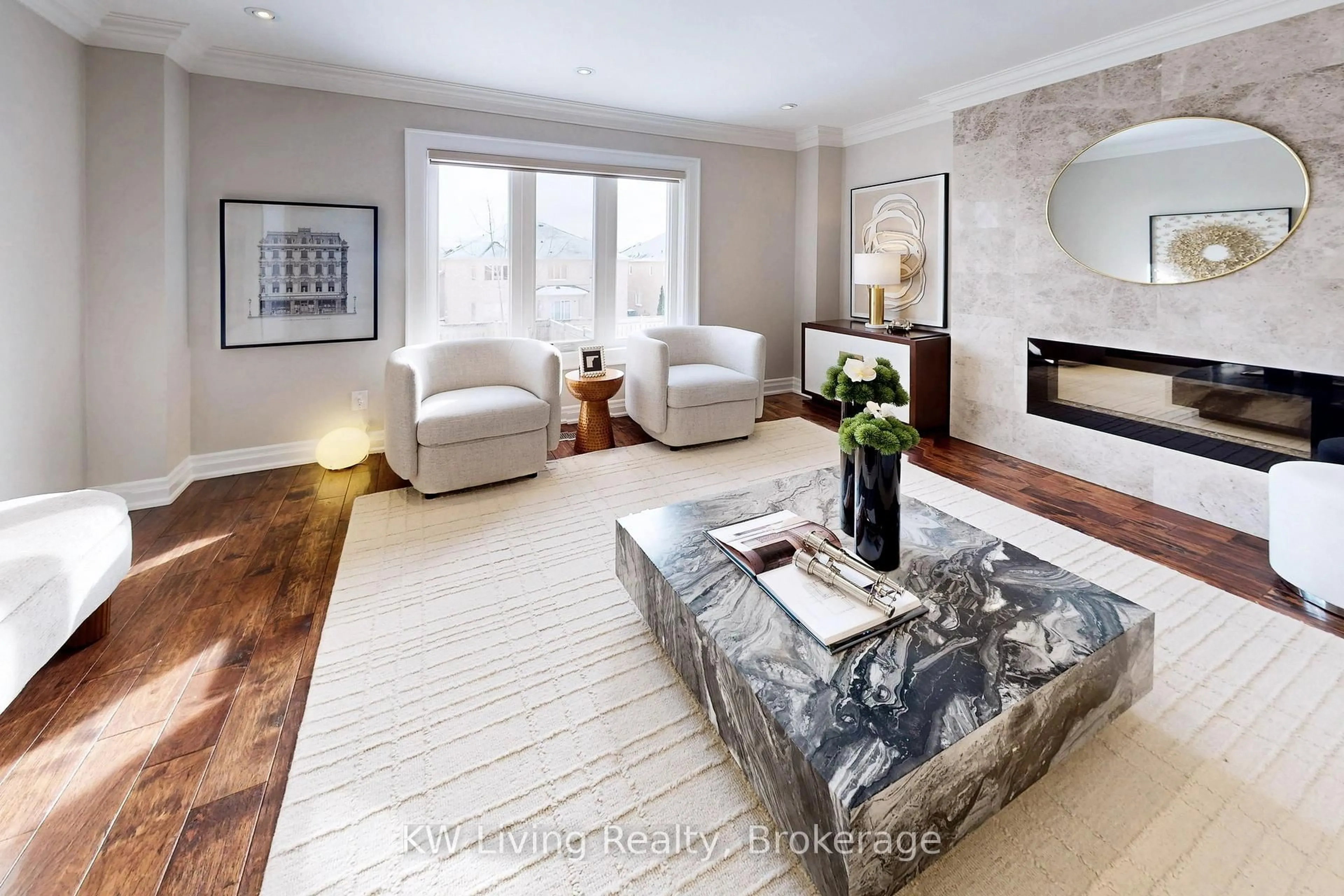 Living room with furniture, unknown for 29 Mayfair Crt, Richmond Hill Ontario L4B 3X7