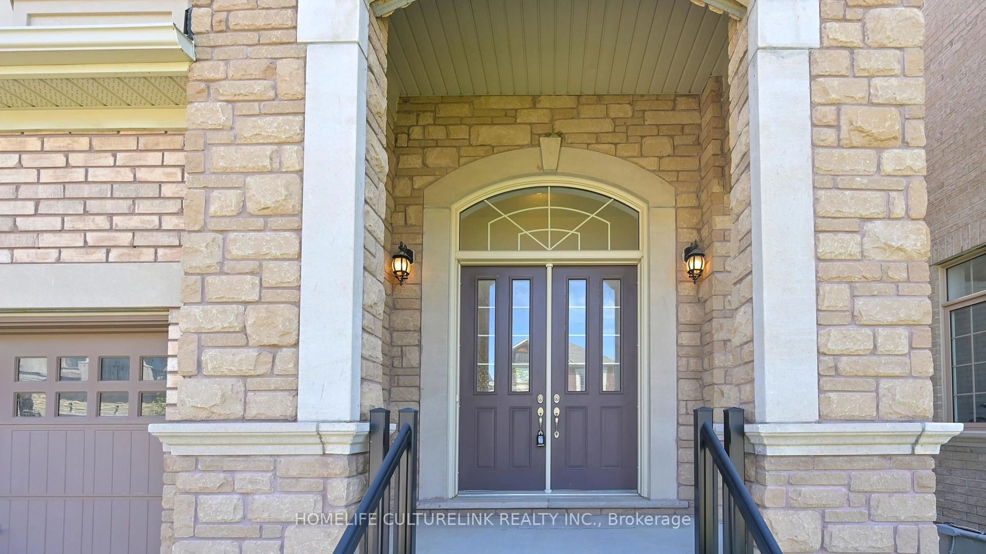 Indoor entryway for 91 Chaiwood Crt, Vaughan Ontario L6A 0Z9