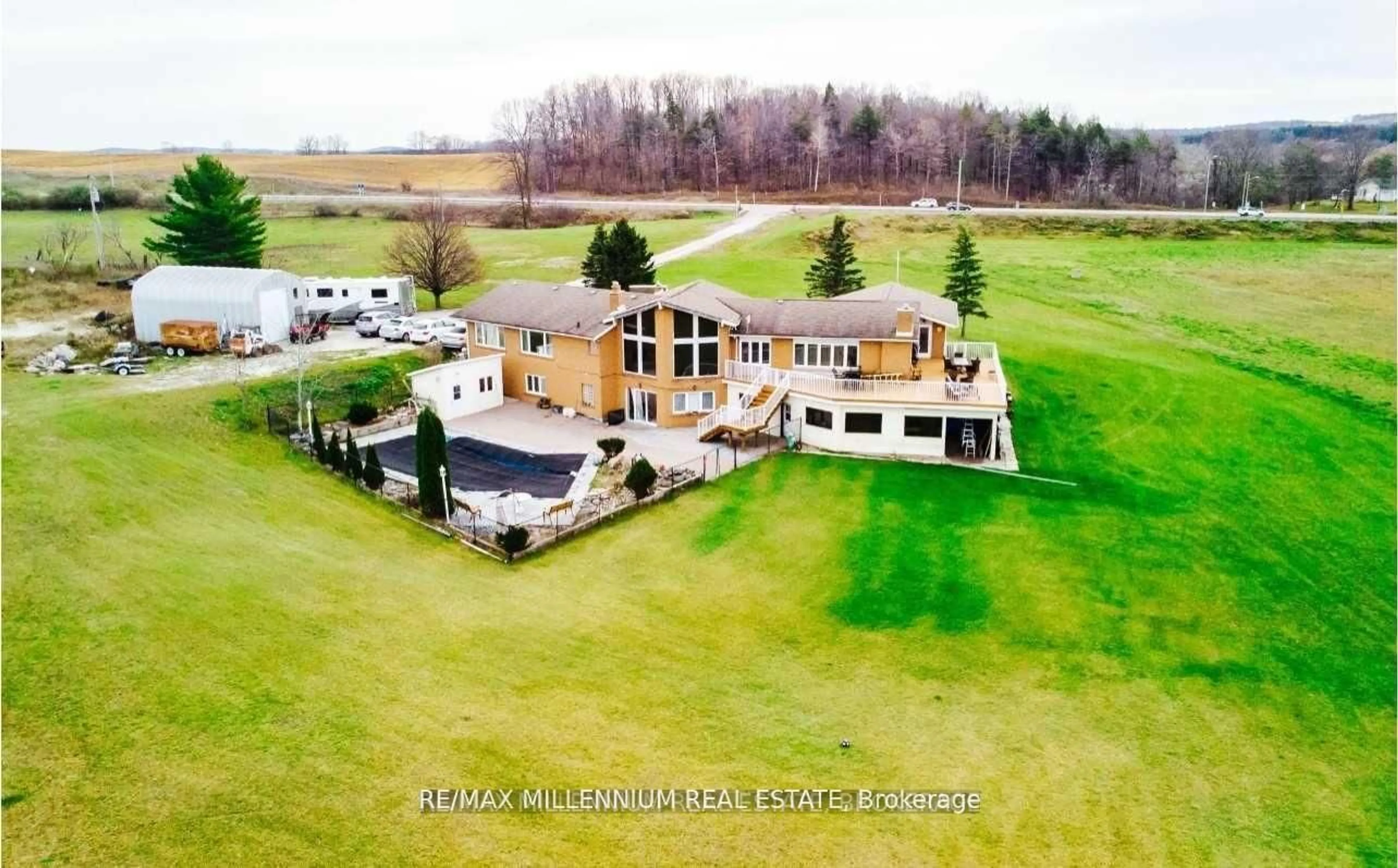 A pic from outside/outdoor area/front of a property/back of a property/a pic from drone, unknown for 8078 Highway 9, New Tecumseth Ontario L0G 1W0