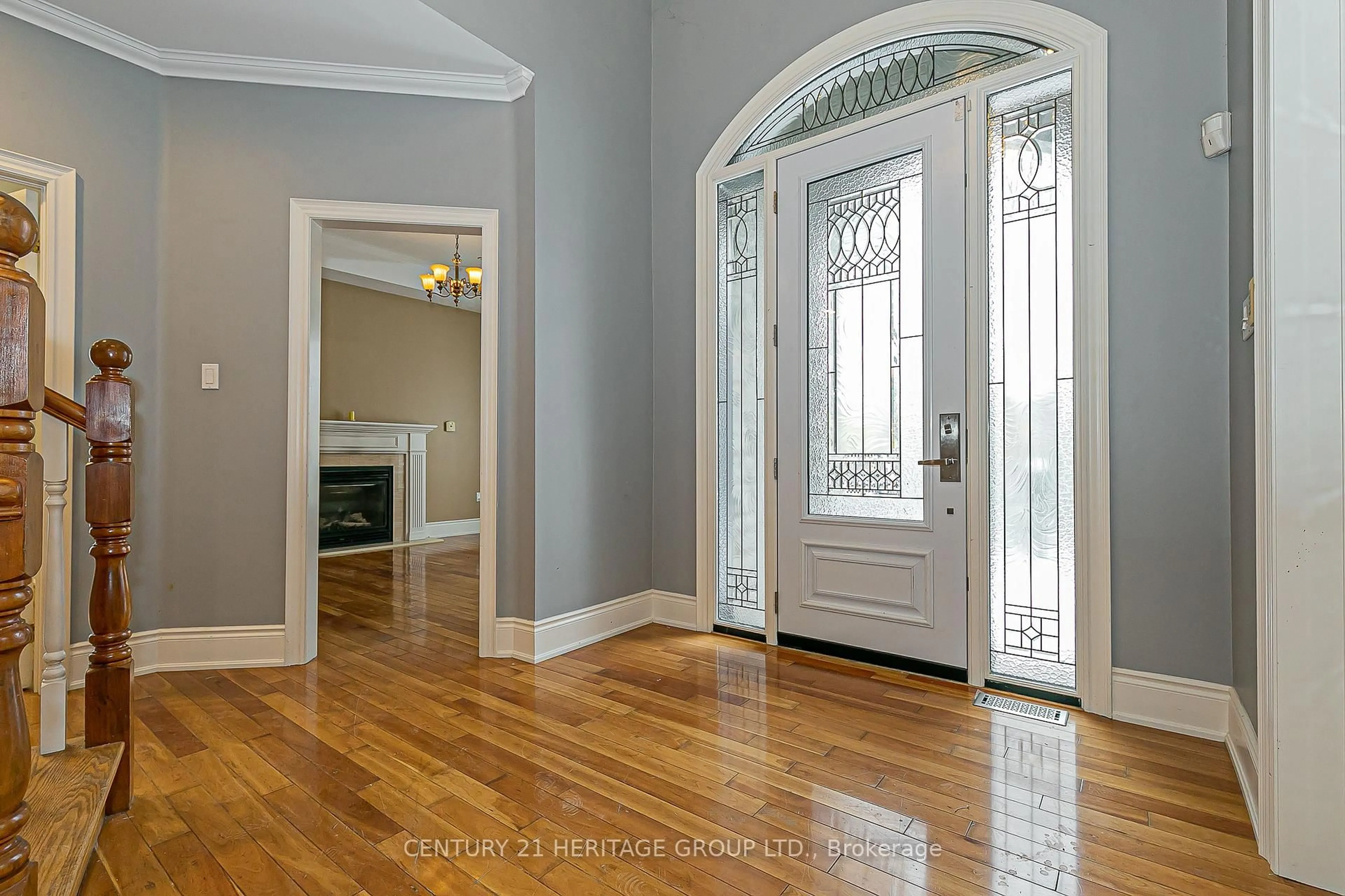 Indoor entryway for 369 Coventry Hill Tr, Newmarket Ontario L3X 2A1