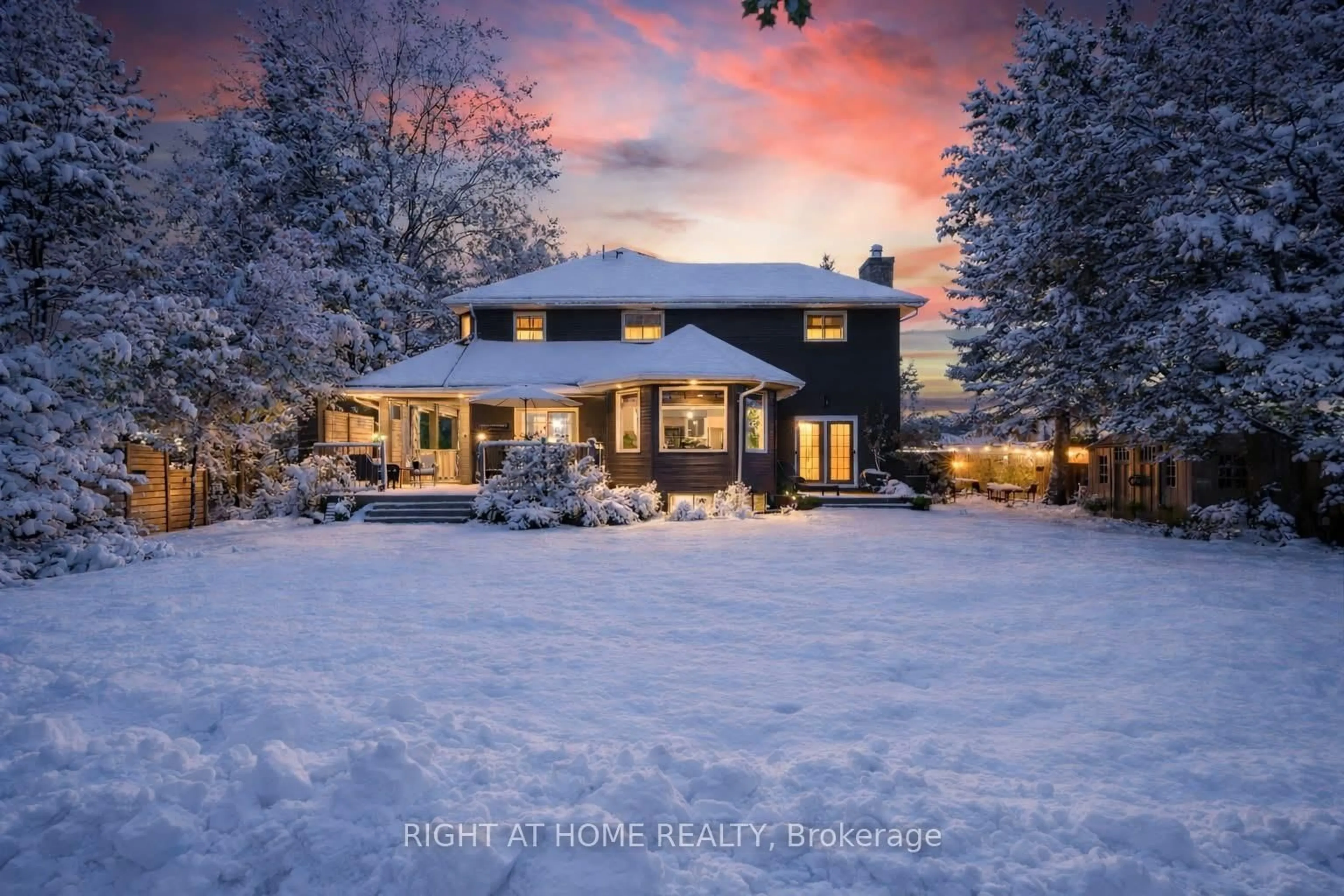 A pic from outside/outdoor area/front of a property/back of a property/a pic from drone, street for 2255 Douglas Ave, Innisfil Ontario L9S 2C5