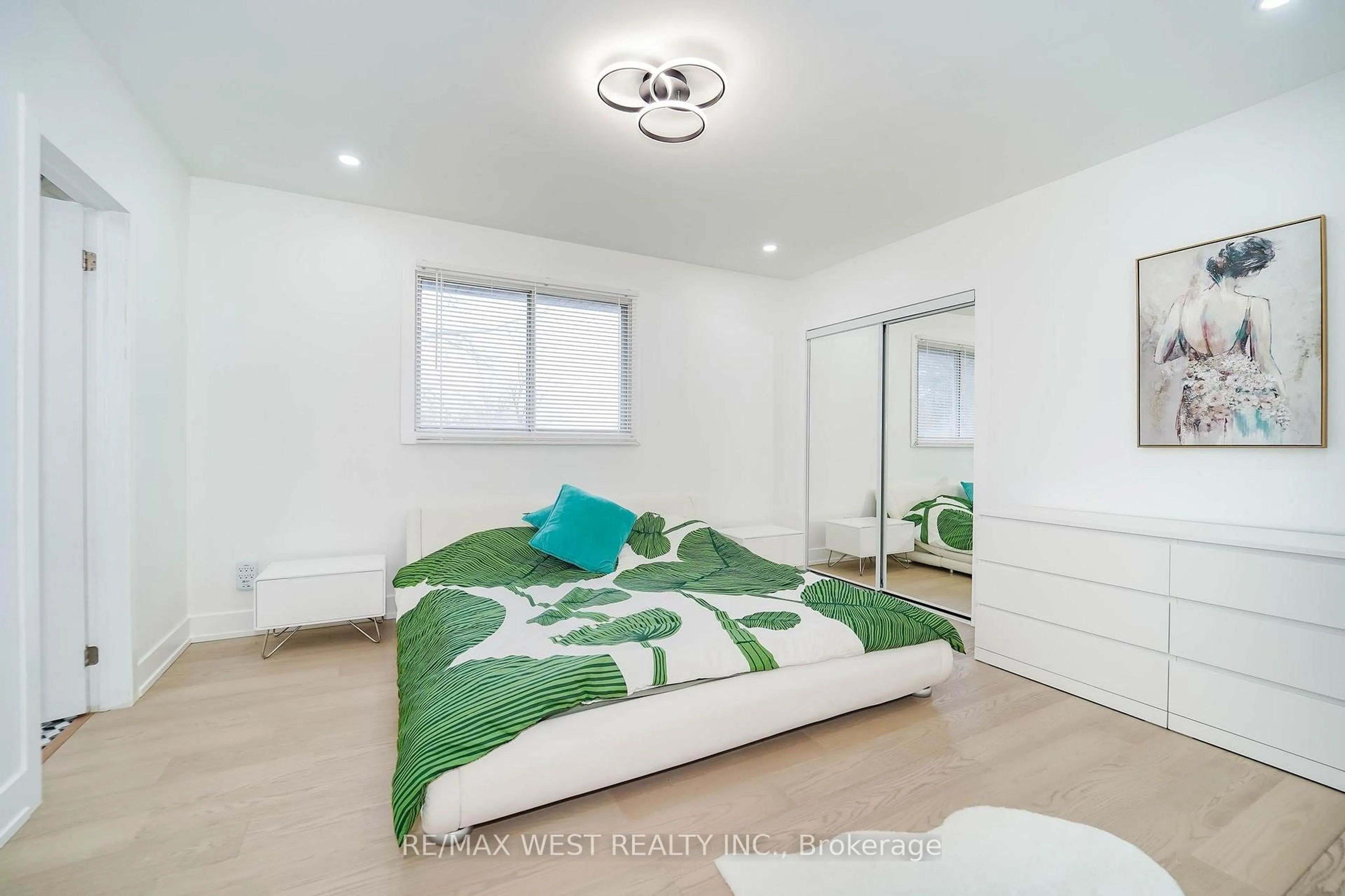 Bedroom with bed, wood/laminate floor for 7118 Yonge St, Innisfil Ontario L9S 4P3