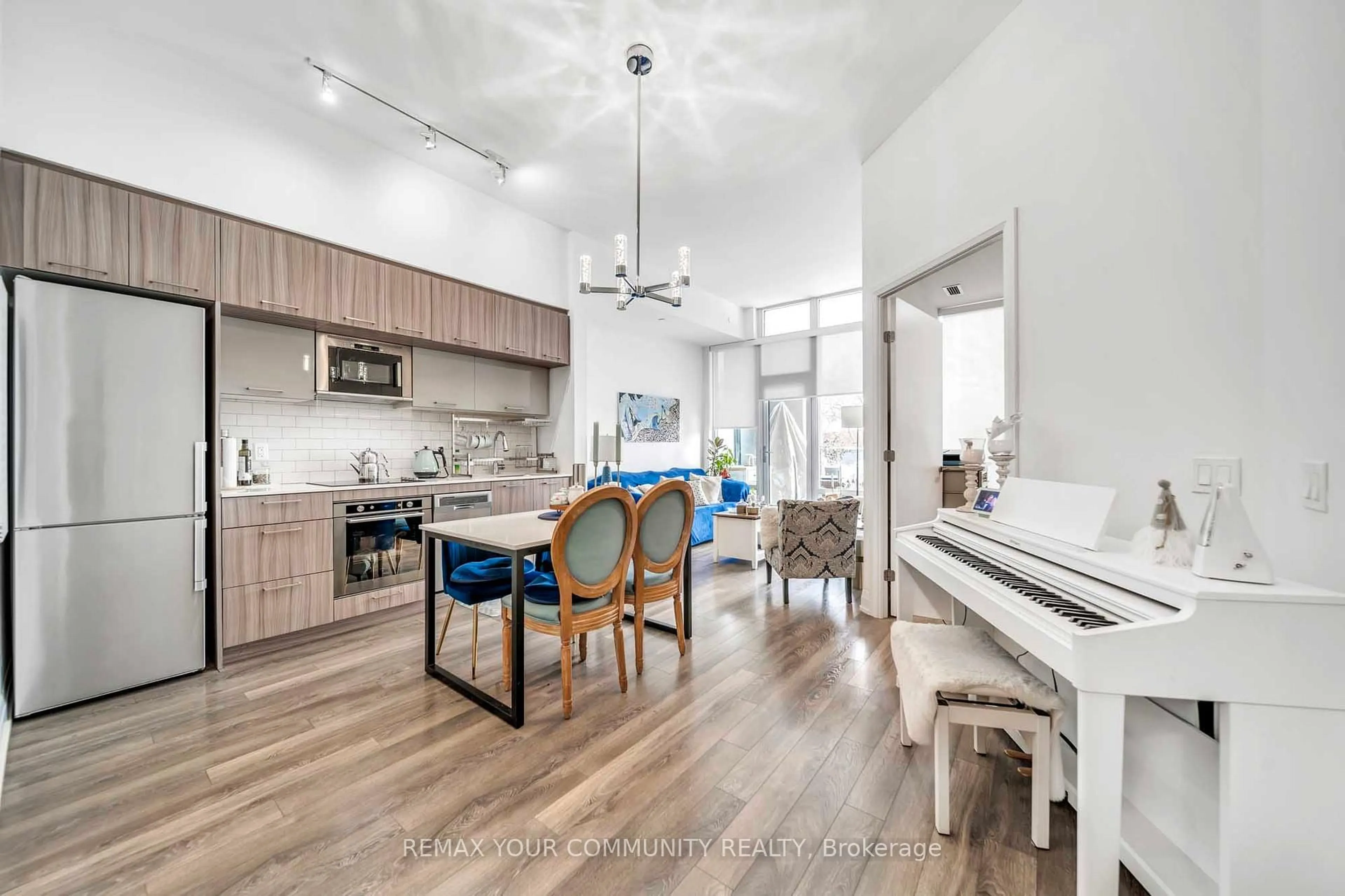 Open concept kitchen, unknown for 4800 Highway 7 Rd #12, Vaughan Ontario L4L 1H8