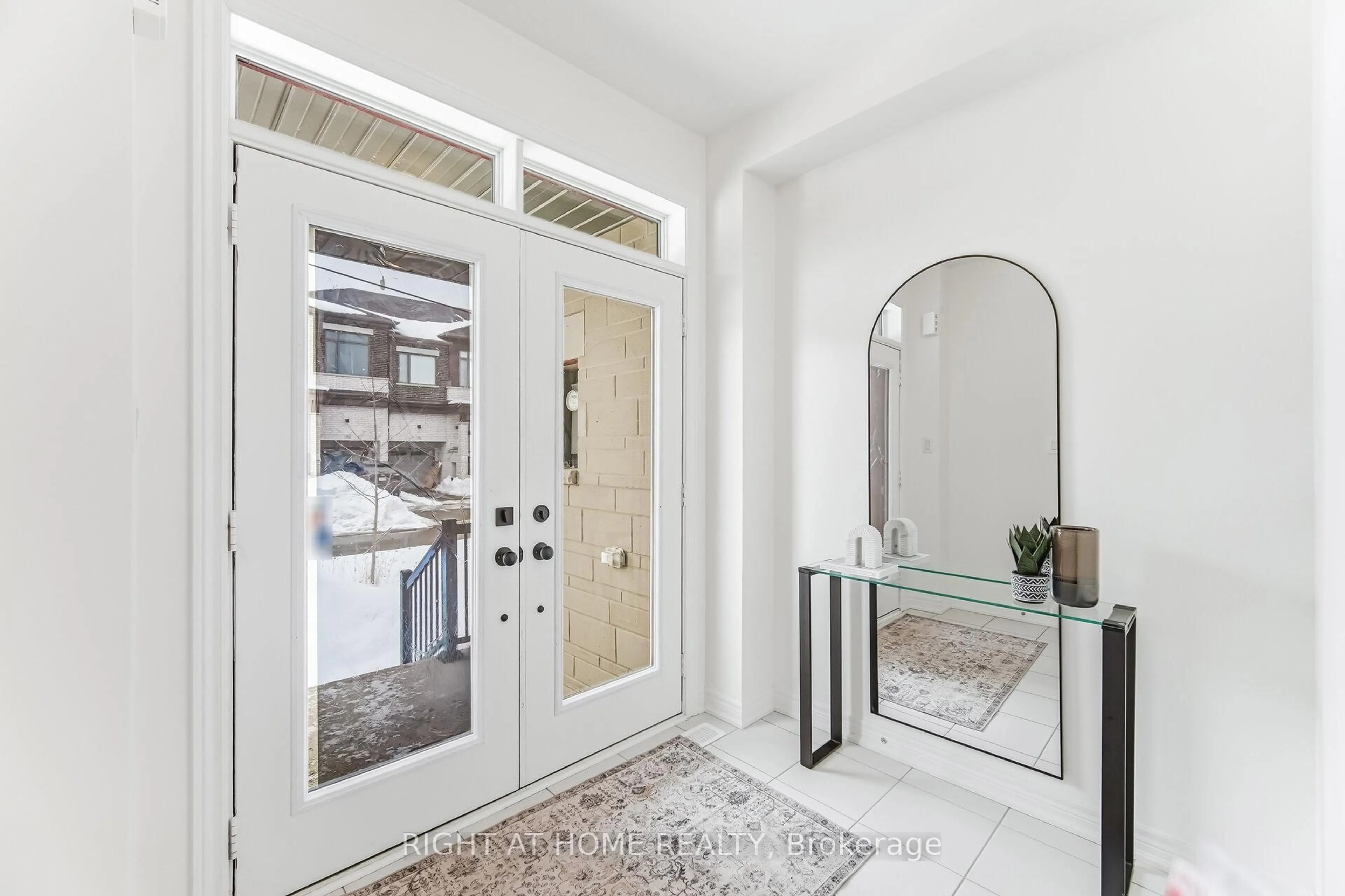 Indoor entryway for 77 Singhampton Rd, Vaughan Ontario L4H 3N5