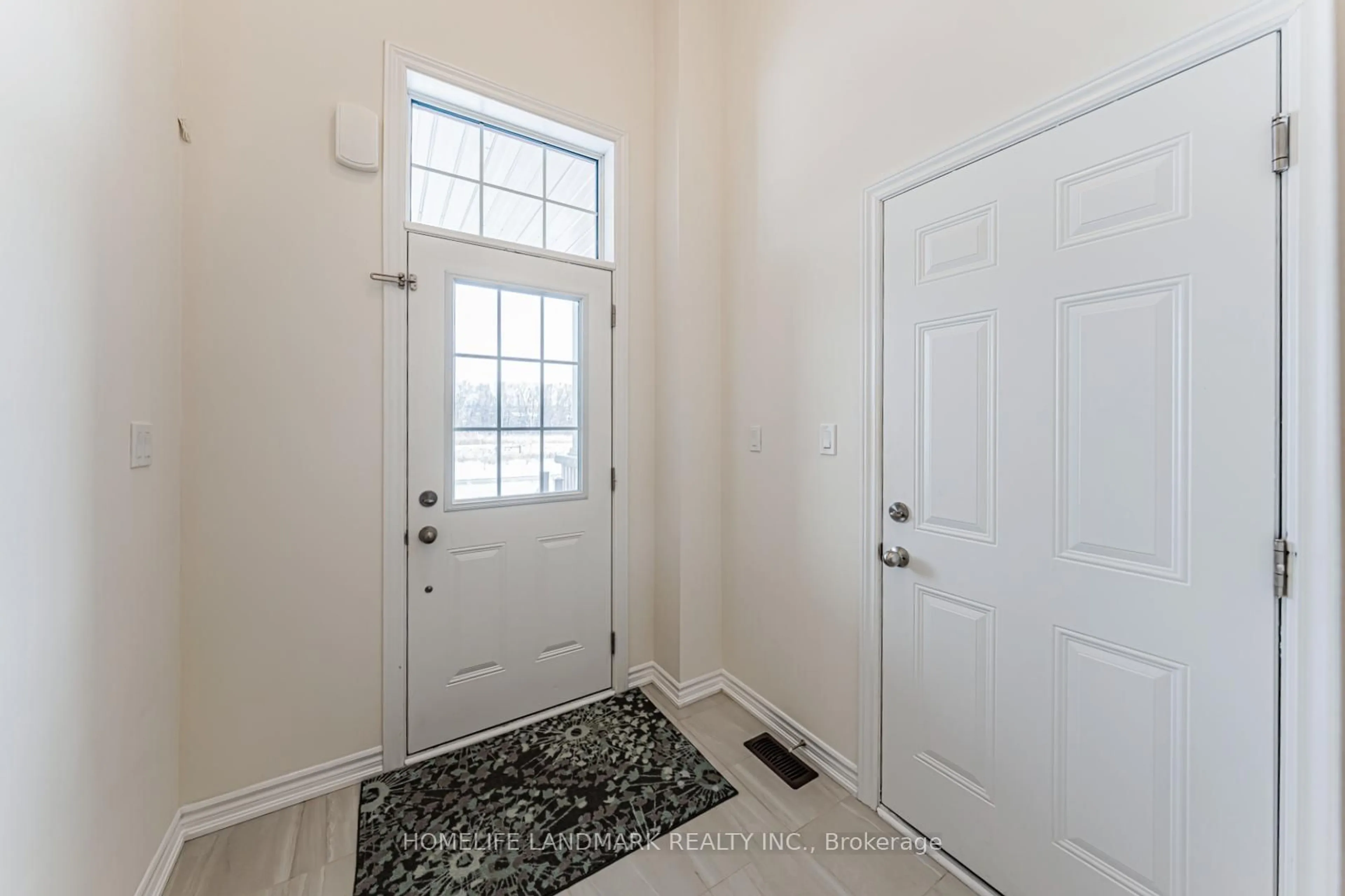 Indoor entryway for 85 Jonkman Blvd, Bradford West Gwillimbury Ontario L3Z 4J9