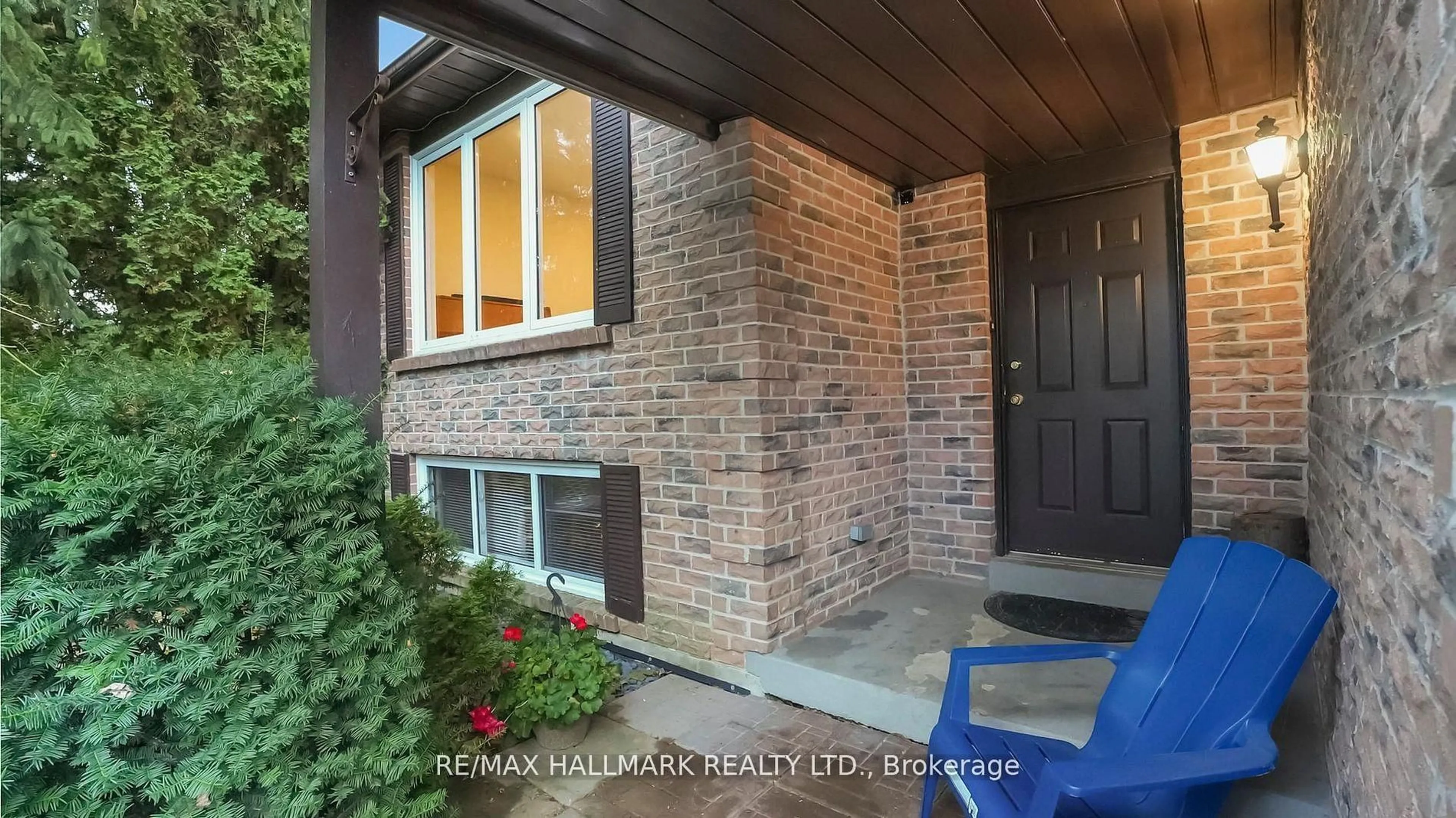 Home with brick exterior material, street for 22 Avondale Cres, Aurora Ontario L4G 3P6