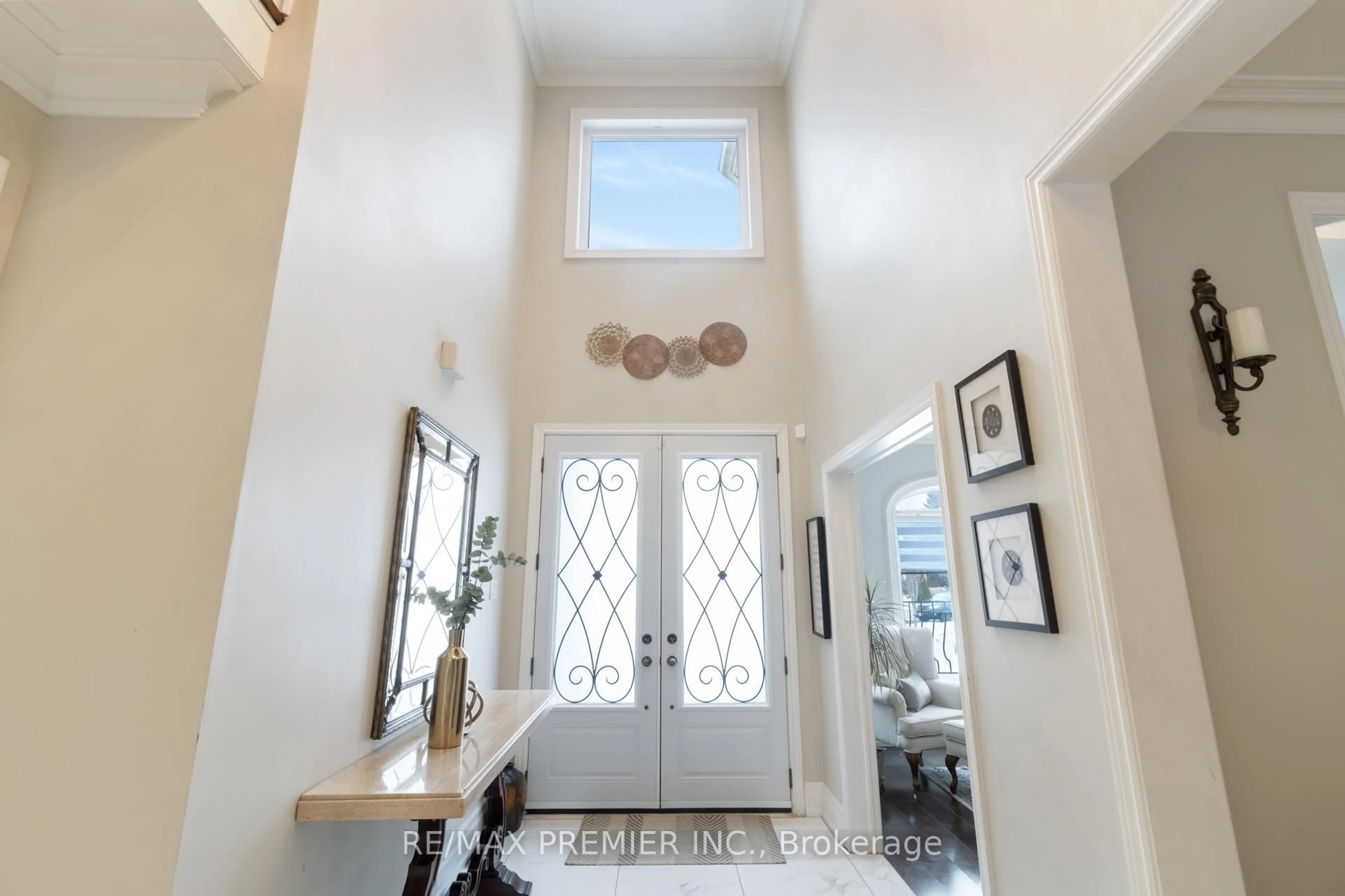 Indoor entryway for 48 Vaughan Mills Rd, Vaughan Ontario L4H 1C8