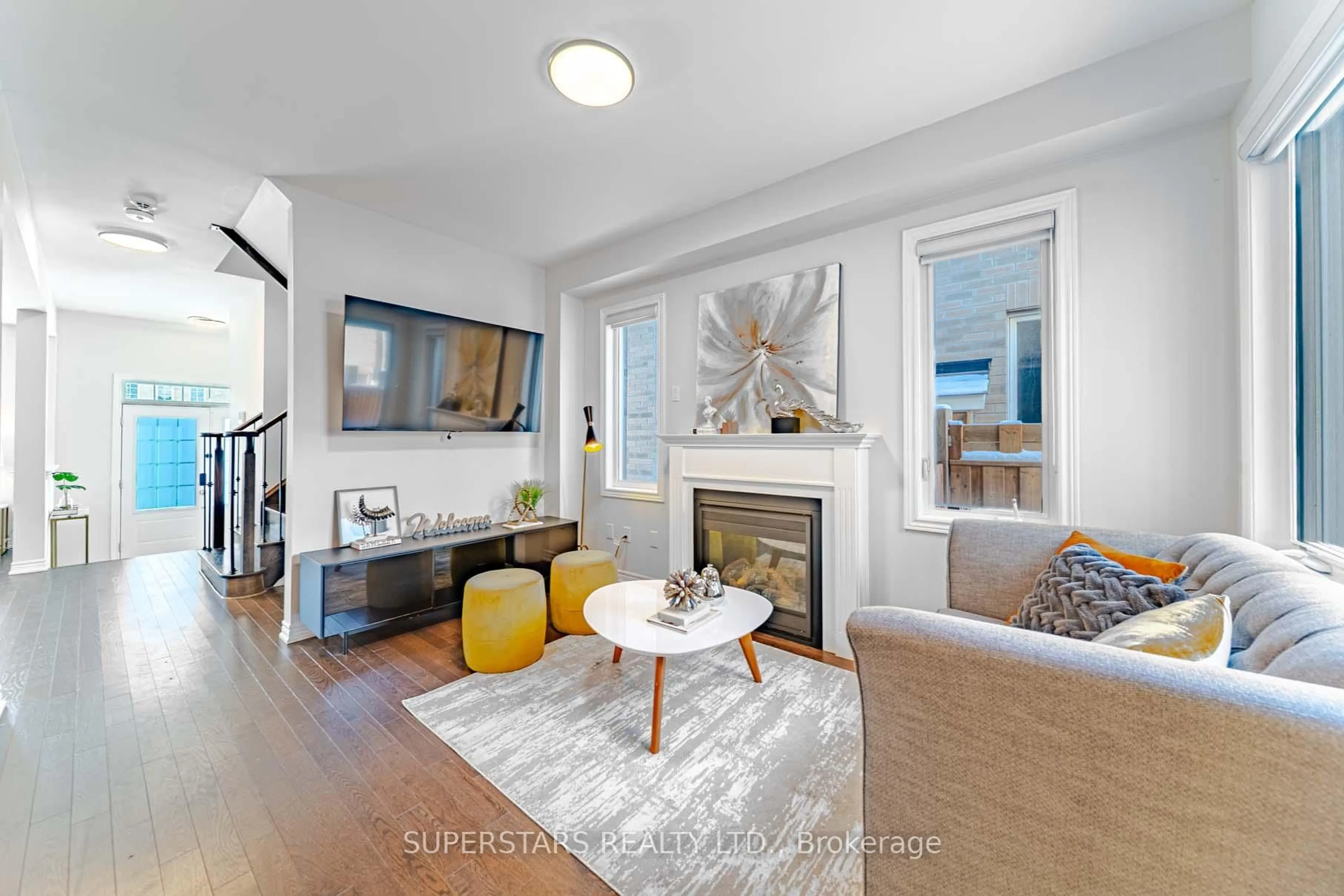 Living room with furniture, unknown for 178 Webb St, Markham Ontario L6B 1N9