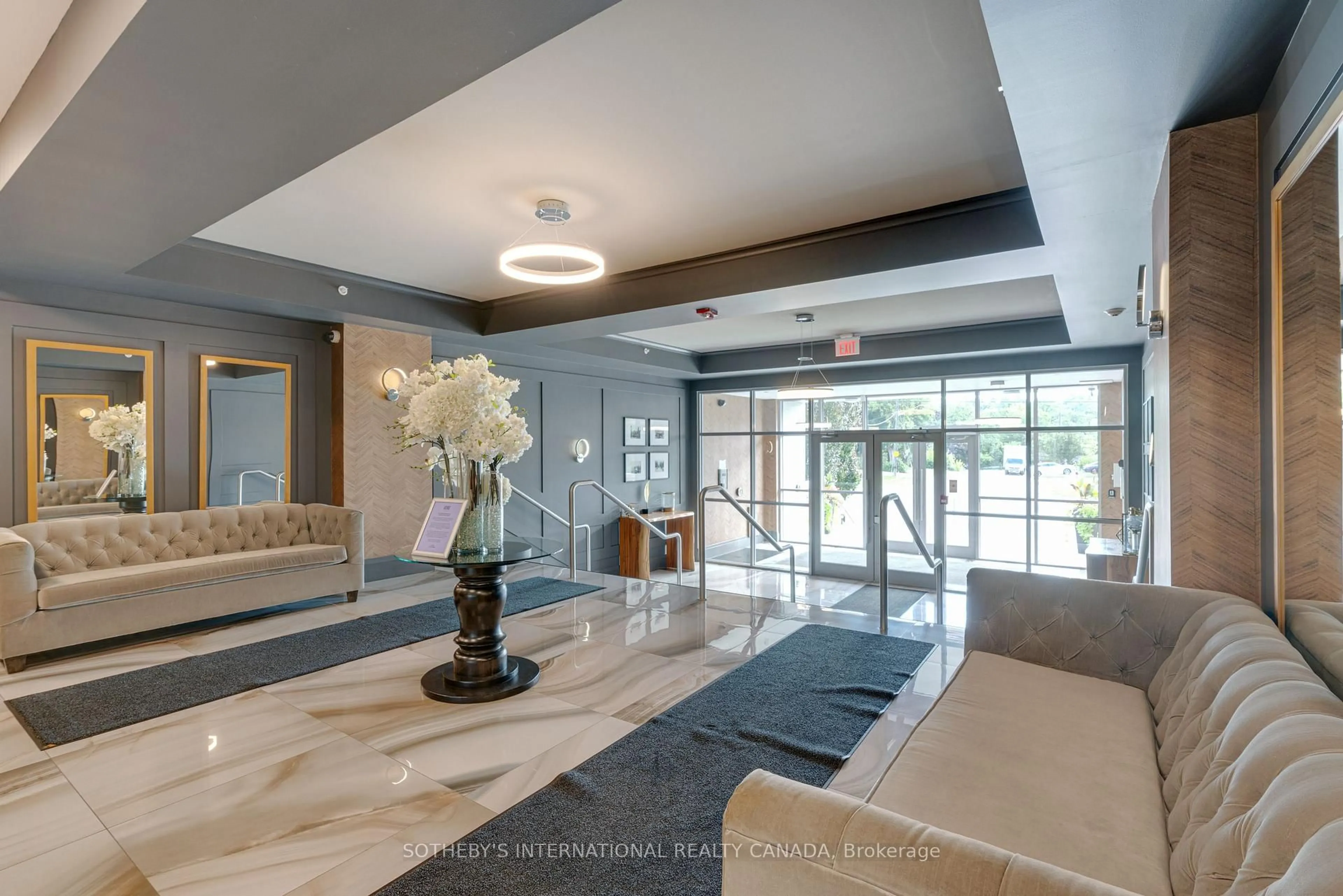 Indoor foyer for 8302 Islington Ave #302, Vaughan Ontario L4L 0E6