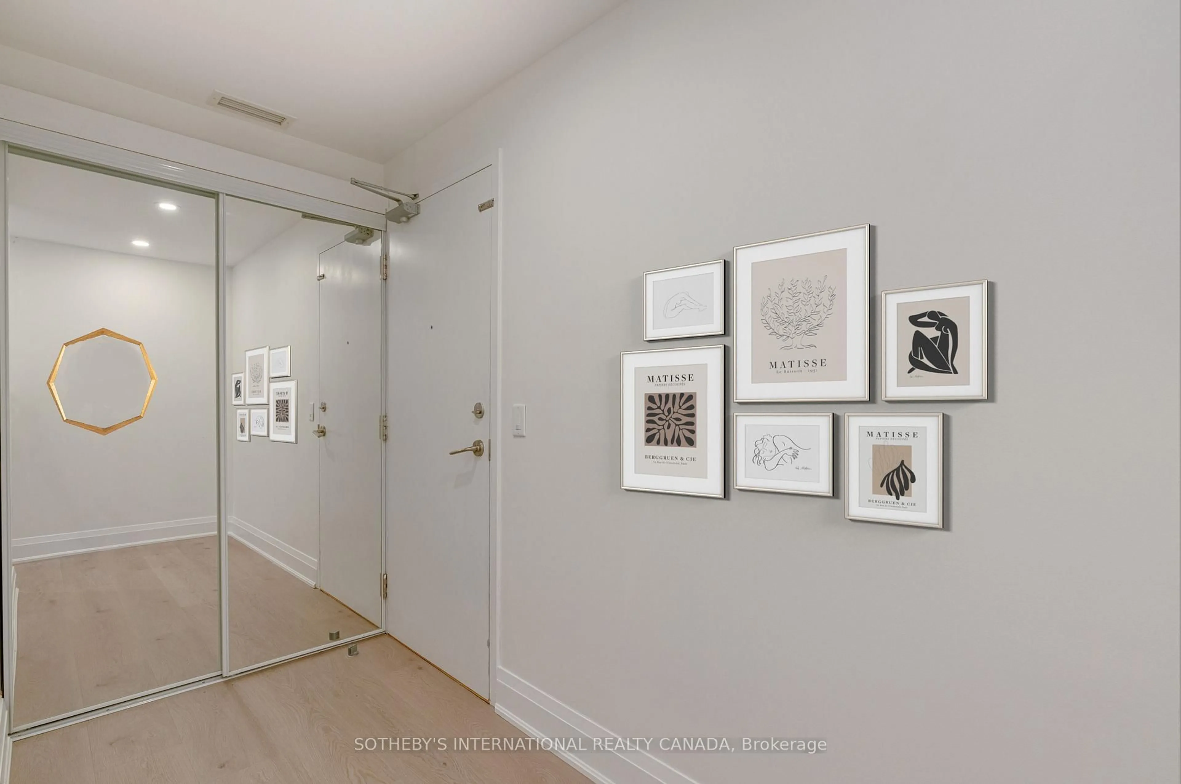 Indoor entryway for 8302 Islington Ave #302, Vaughan Ontario L4L 0E6