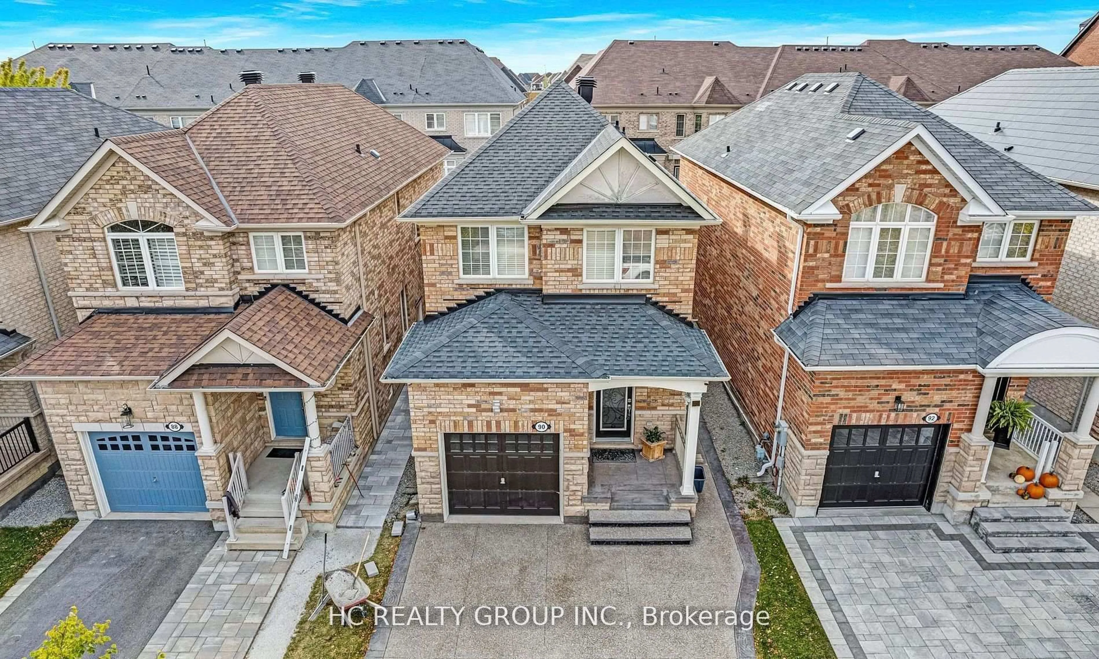 A pic from outside/outdoor area/front of a property/back of a property/a pic from drone, street for 90 Boticelli Way, Vaughan Ontario L4H 0J5