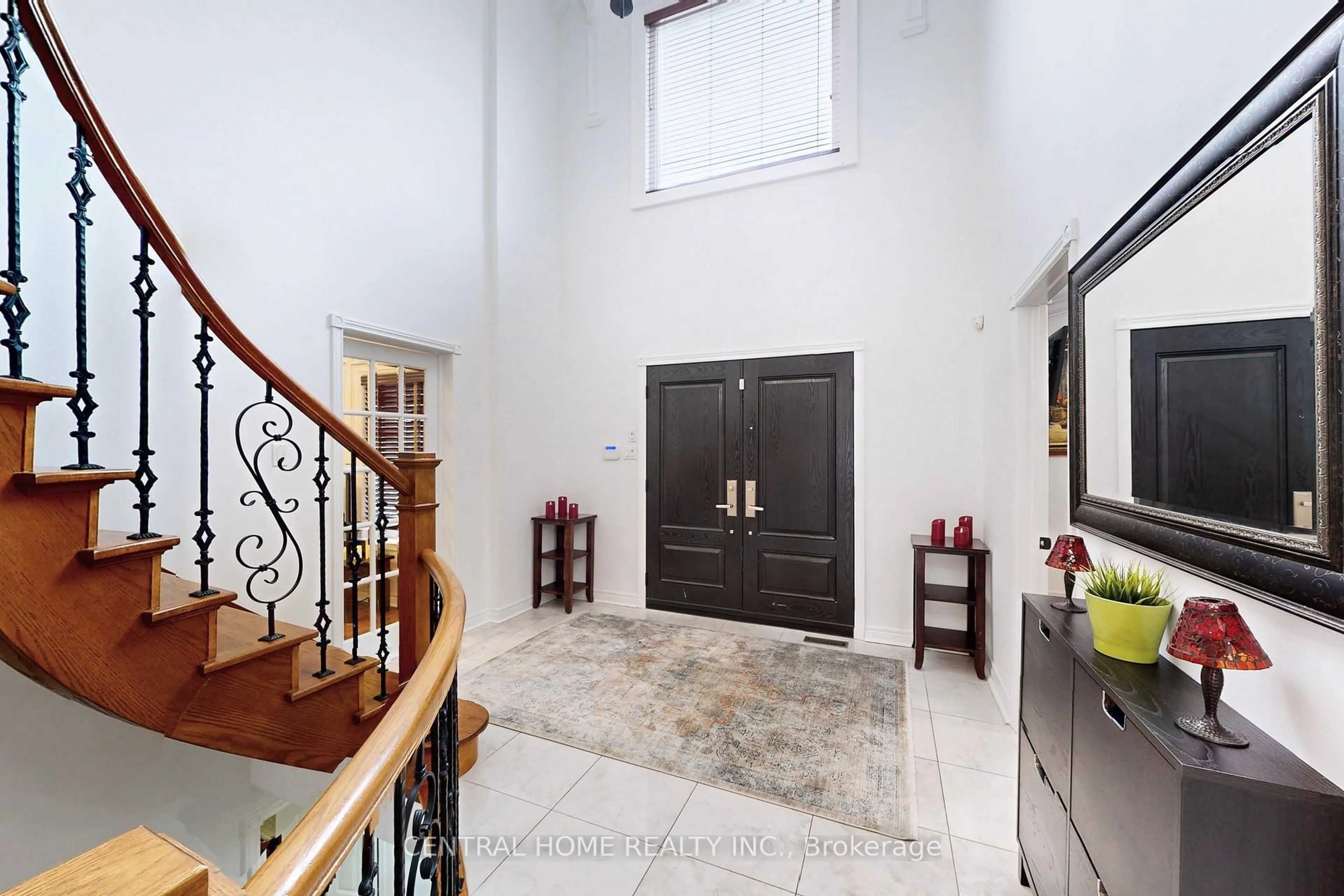 Indoor foyer for 28 Theobald's Circ, Richmond Hill Ontario L4C 9C6